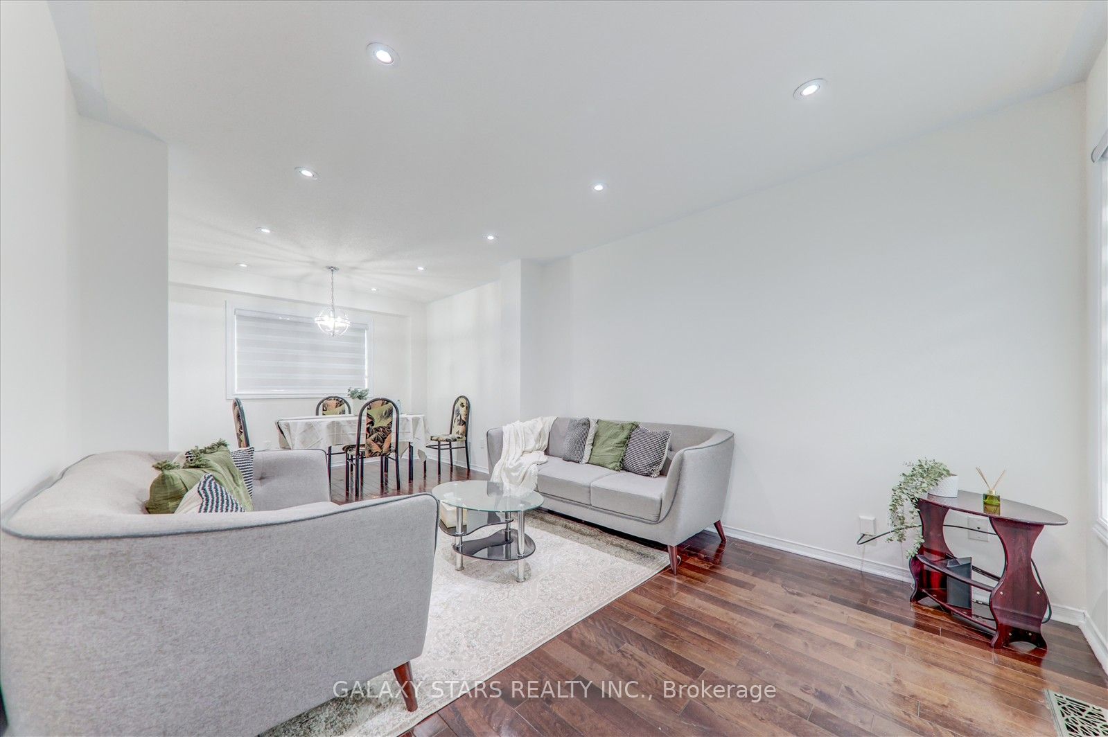 27 John Walter Crescent