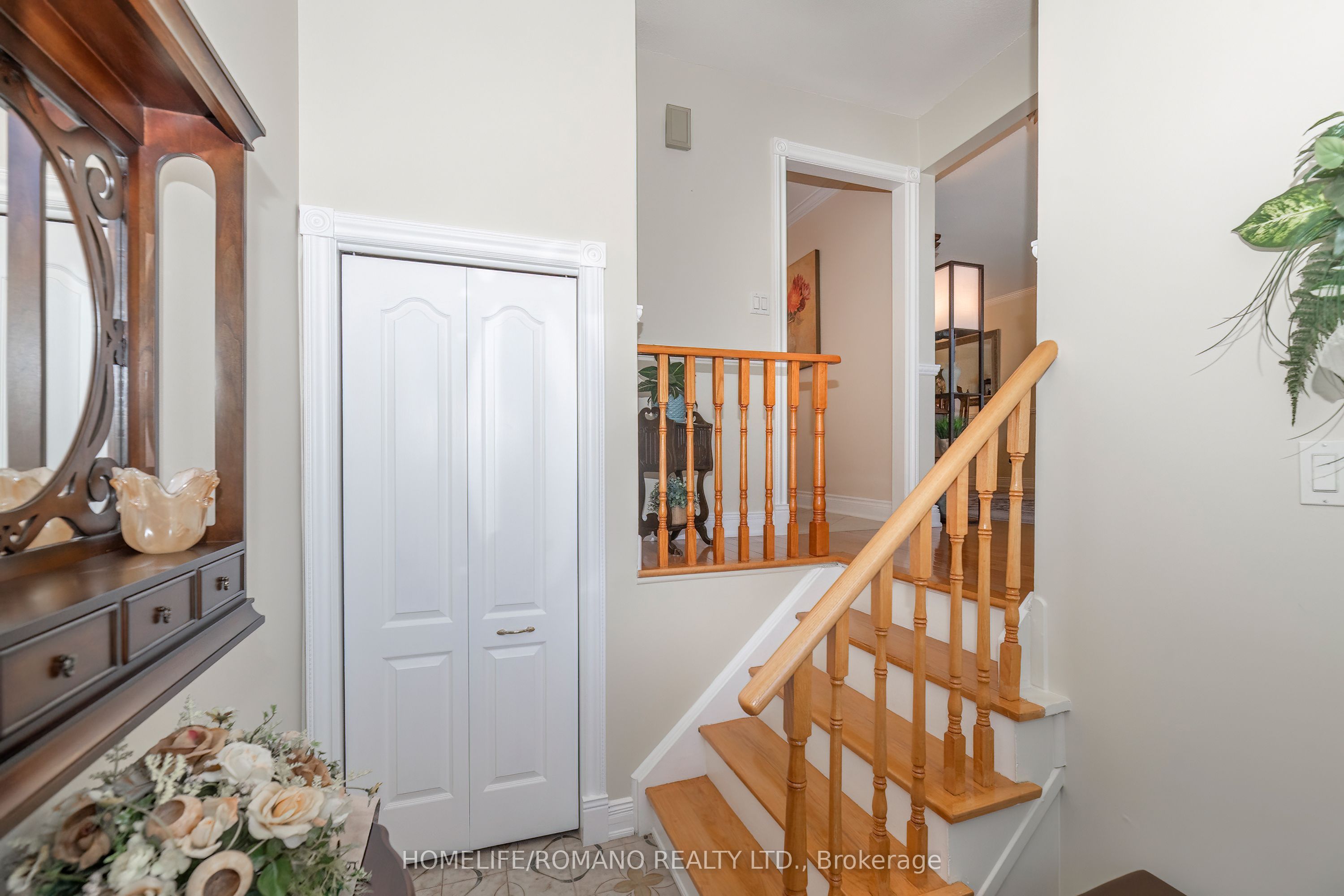 915 Lovingston Crescent