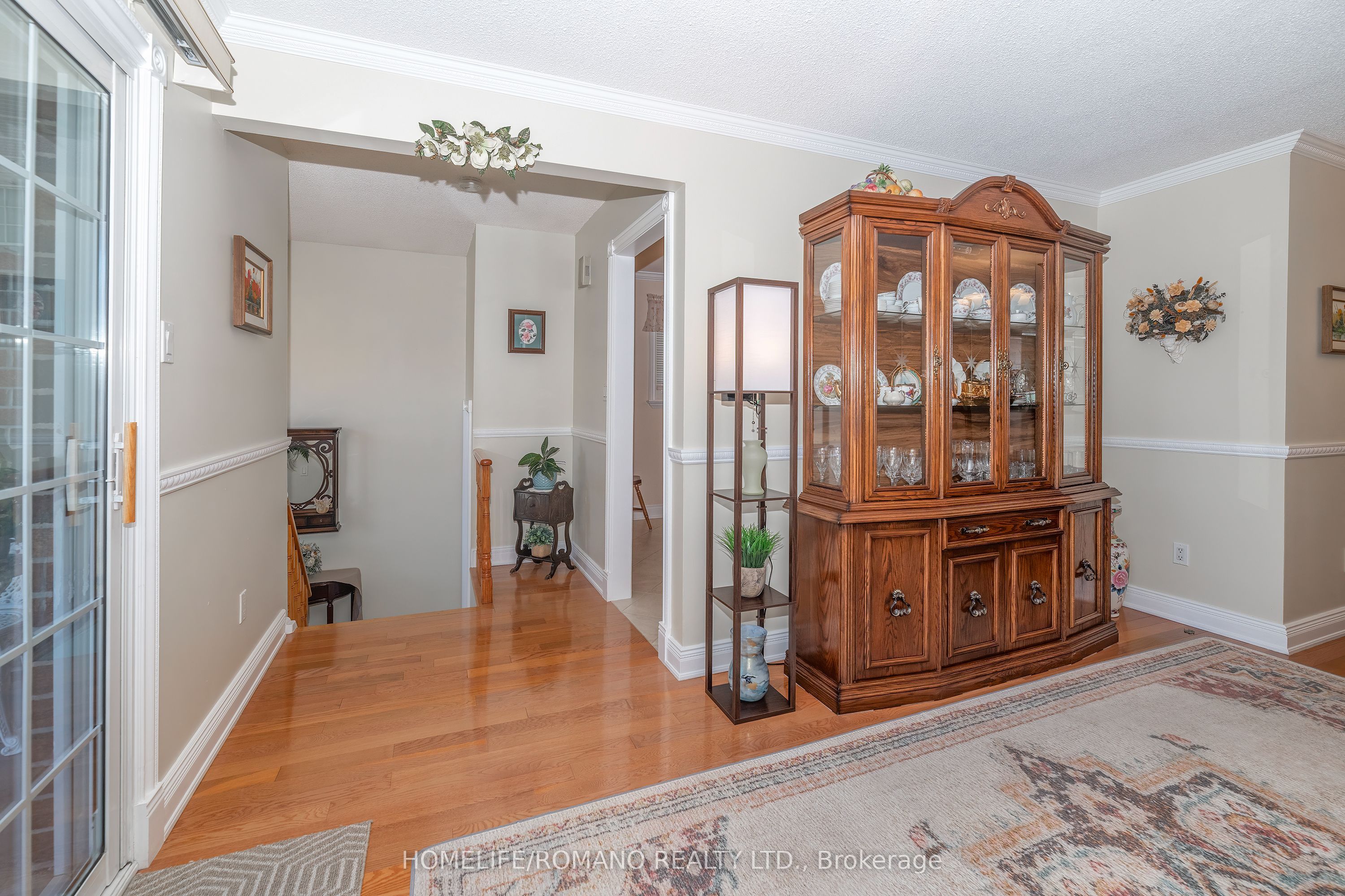 915 Lovingston Crescent