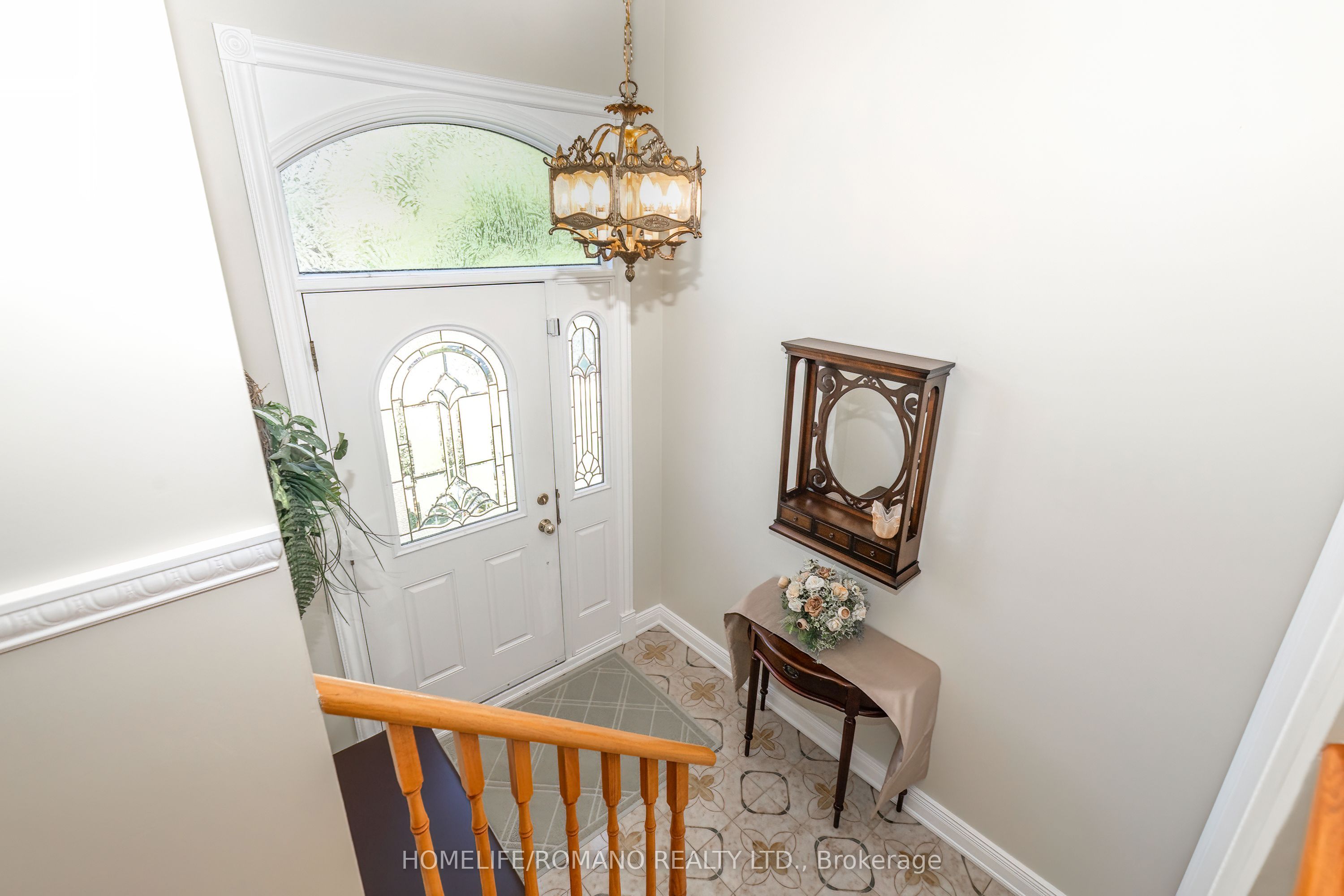 915 Lovingston Crescent