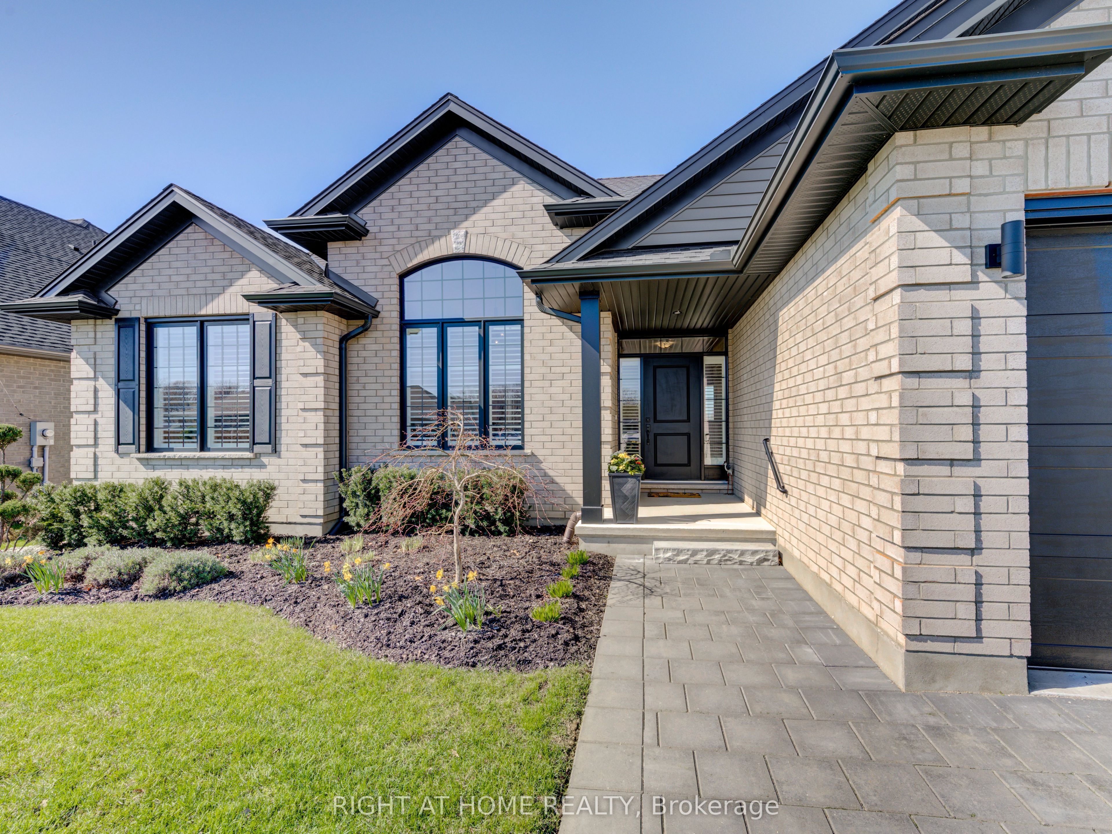 2043 LOCKWOOD Crescent