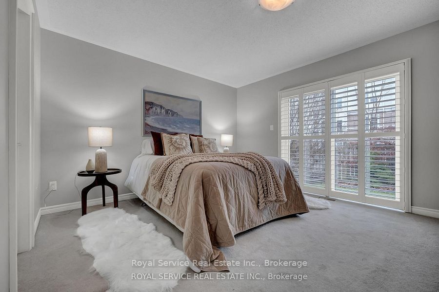 350 Lakebreeze Drive 5