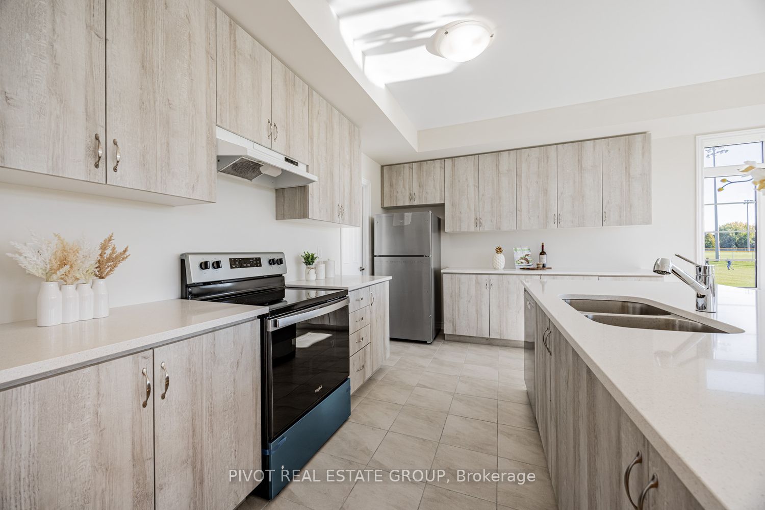 32 Waterfront Crescent