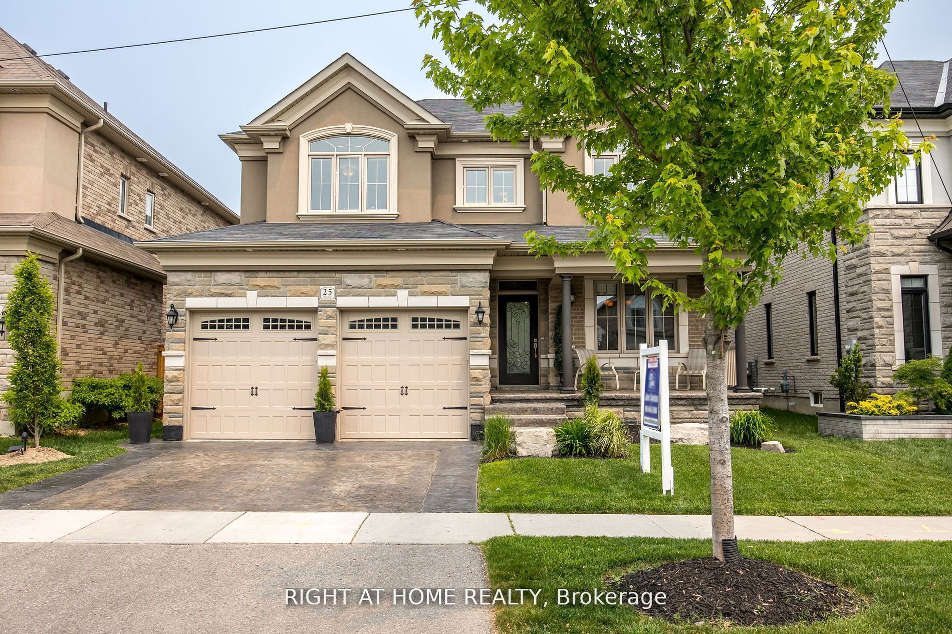 25 CHARTERHOUSE Drive N