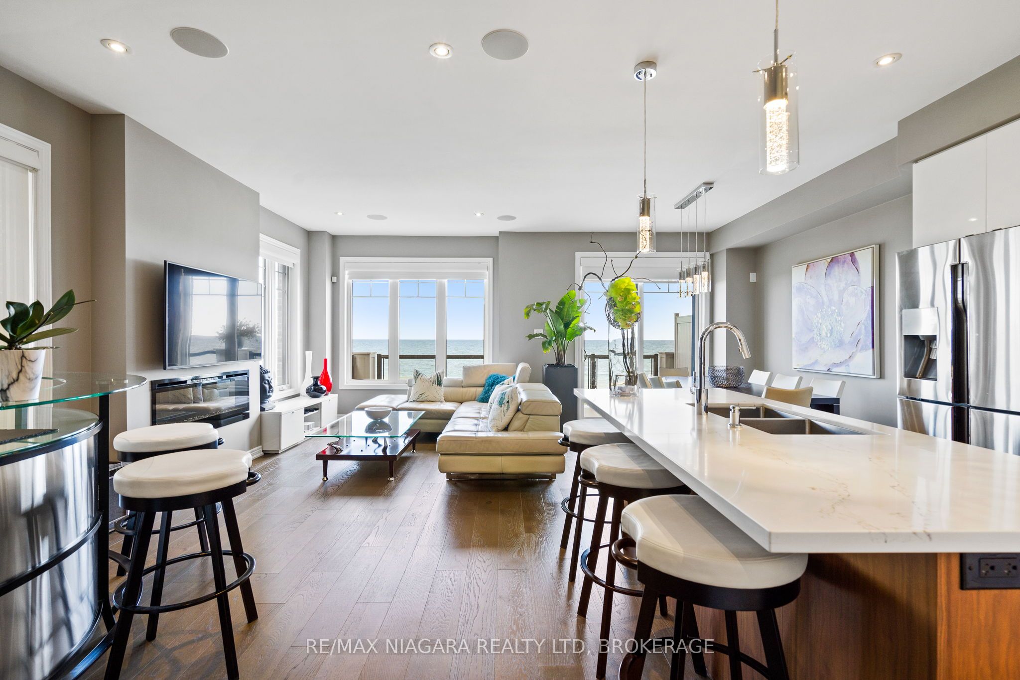 60 Waterview Lane