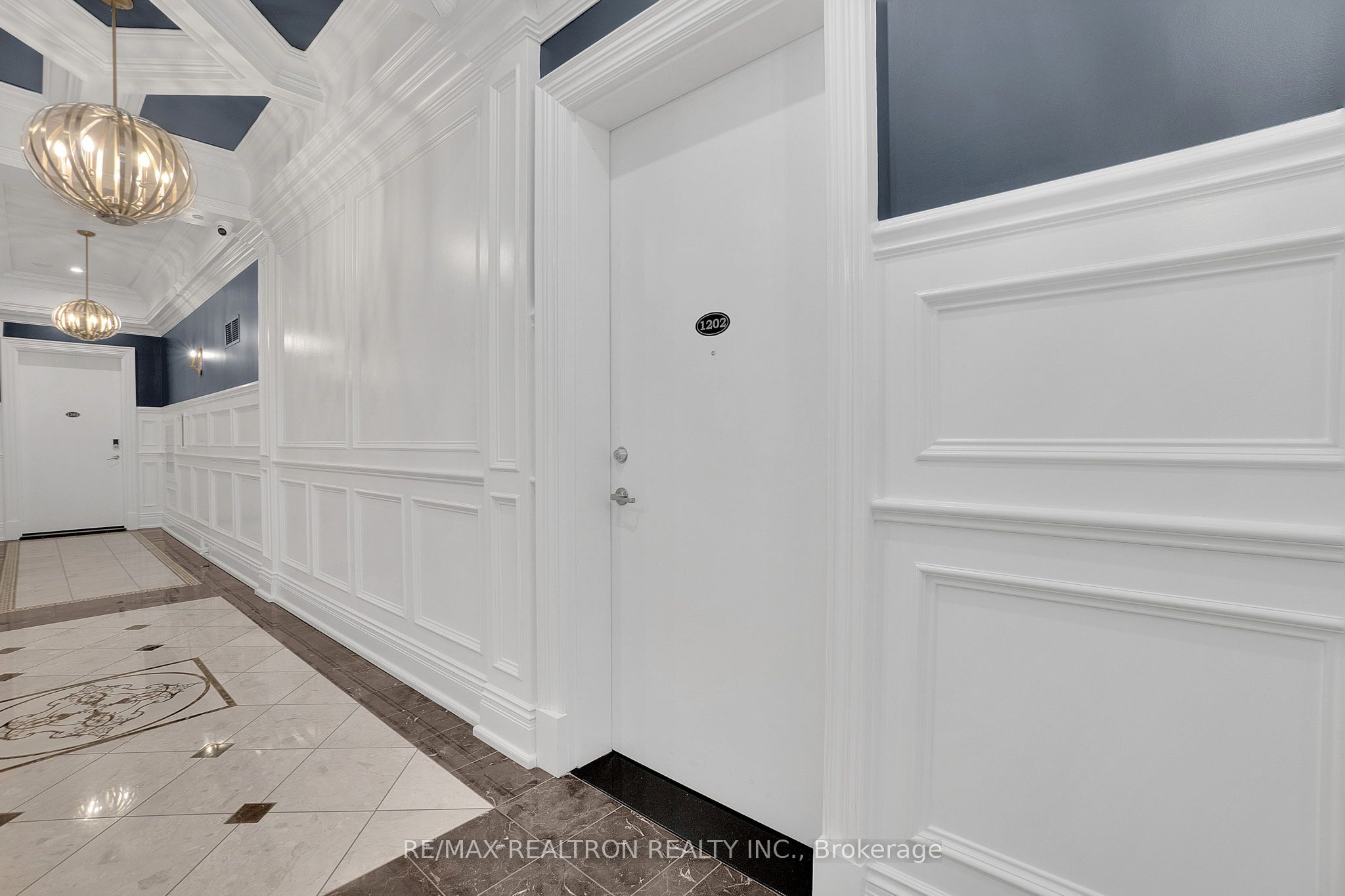 223 Erb Street W 1202