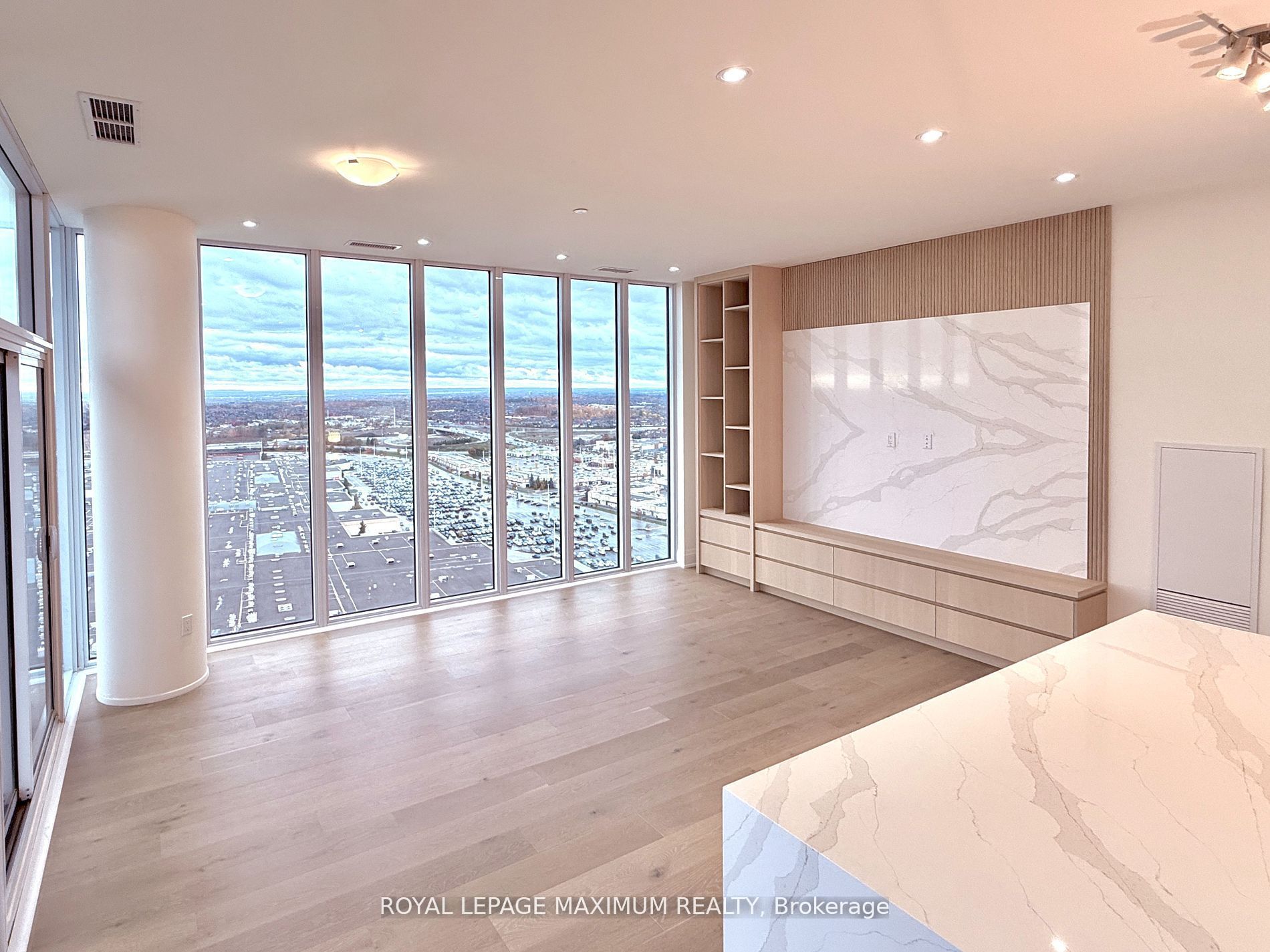 9000 Jane Street PH 212