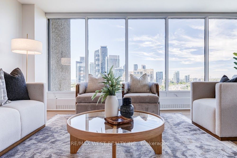 2045 Lake Shore Boulevard W 2009