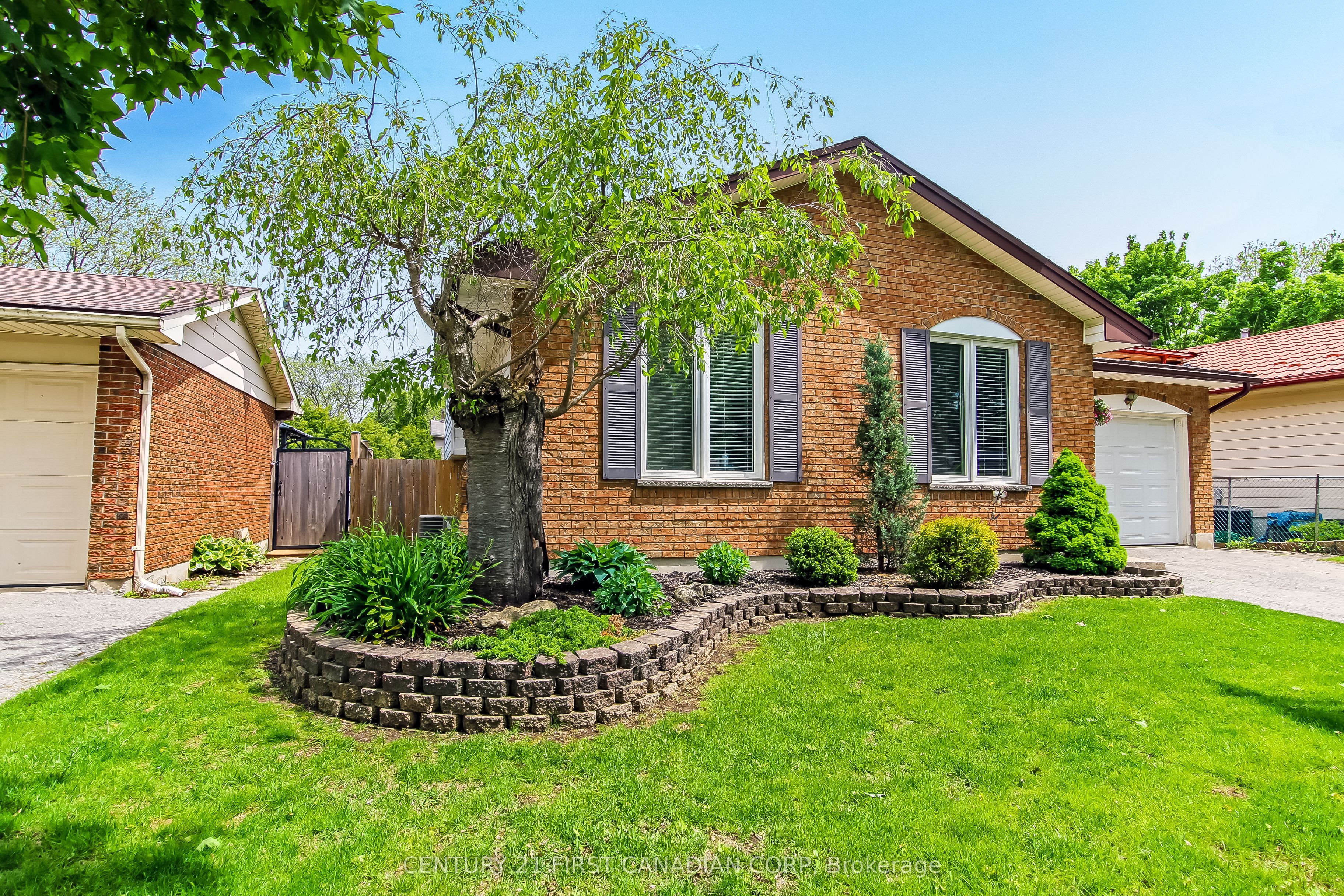 74 Winding Way Crescent