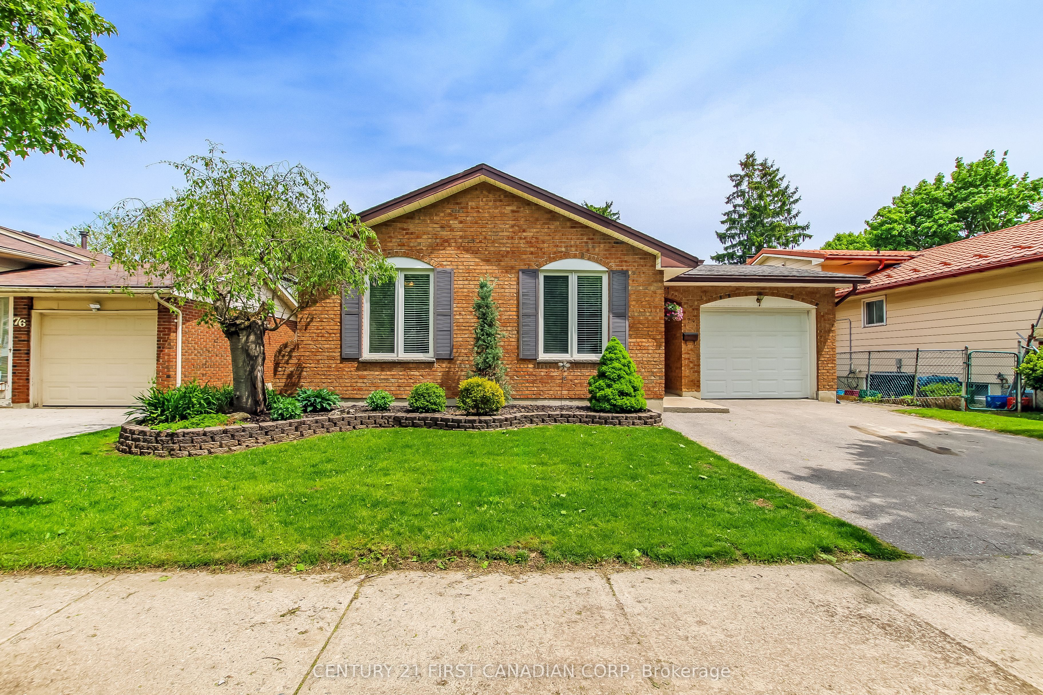74 Winding Way Crescent