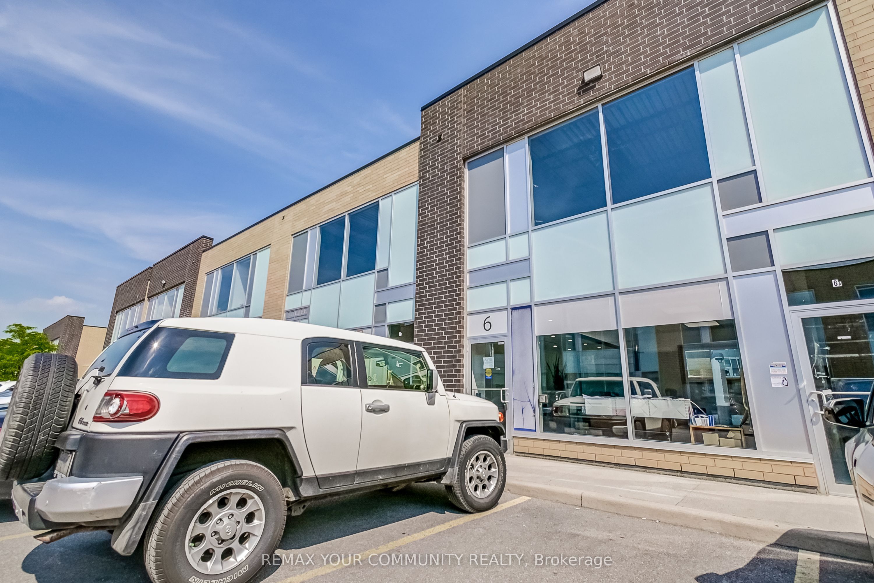 1185 Queensway N/A E 6