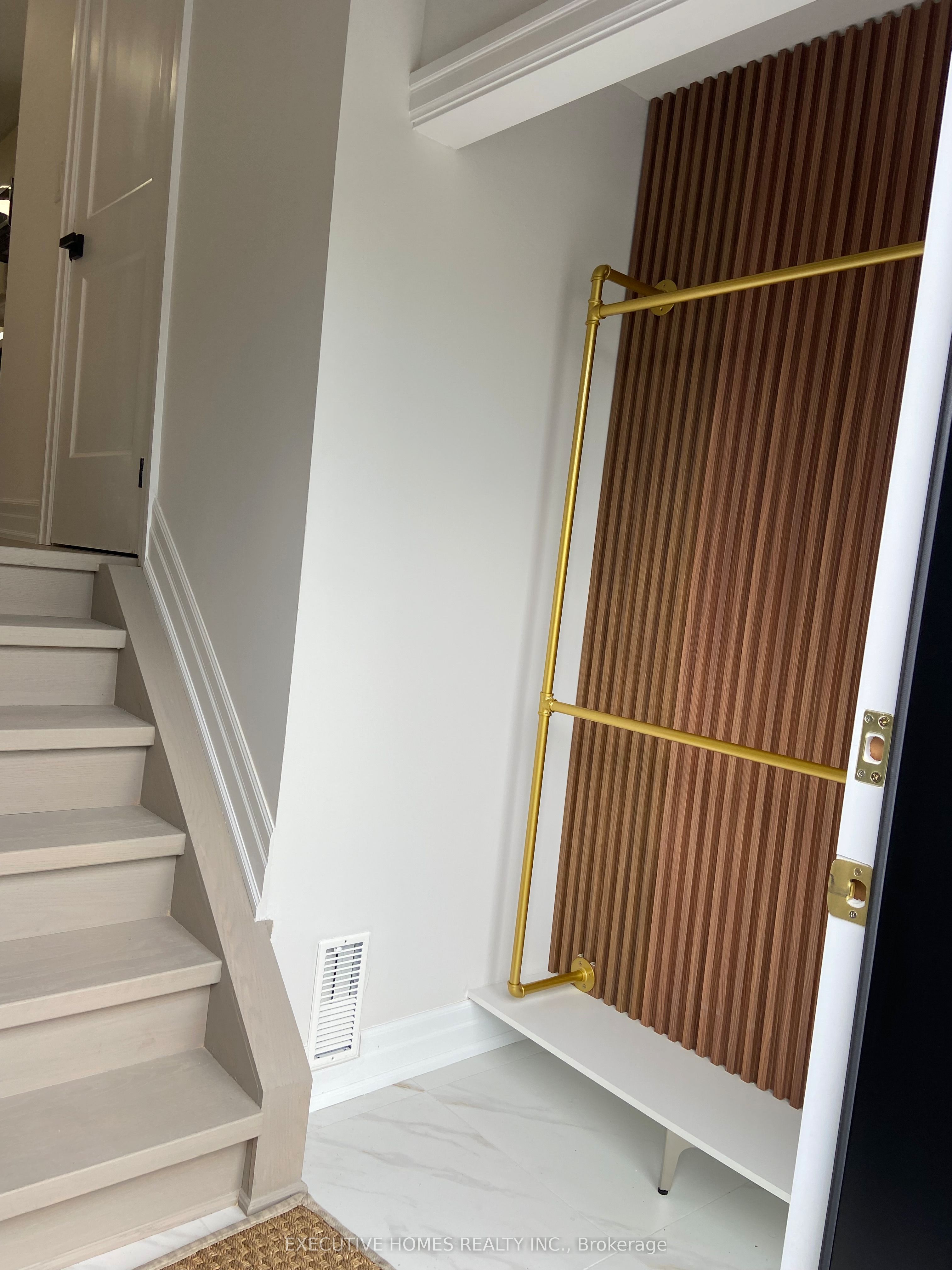 2685 Windjammer Road