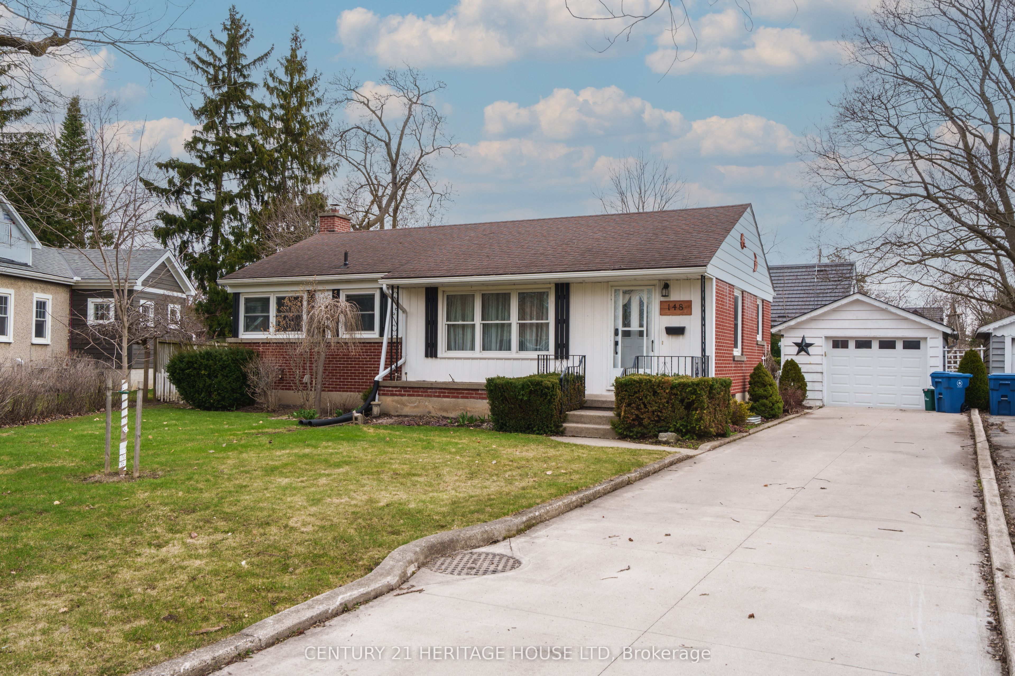 148 Glastonbury Crescent