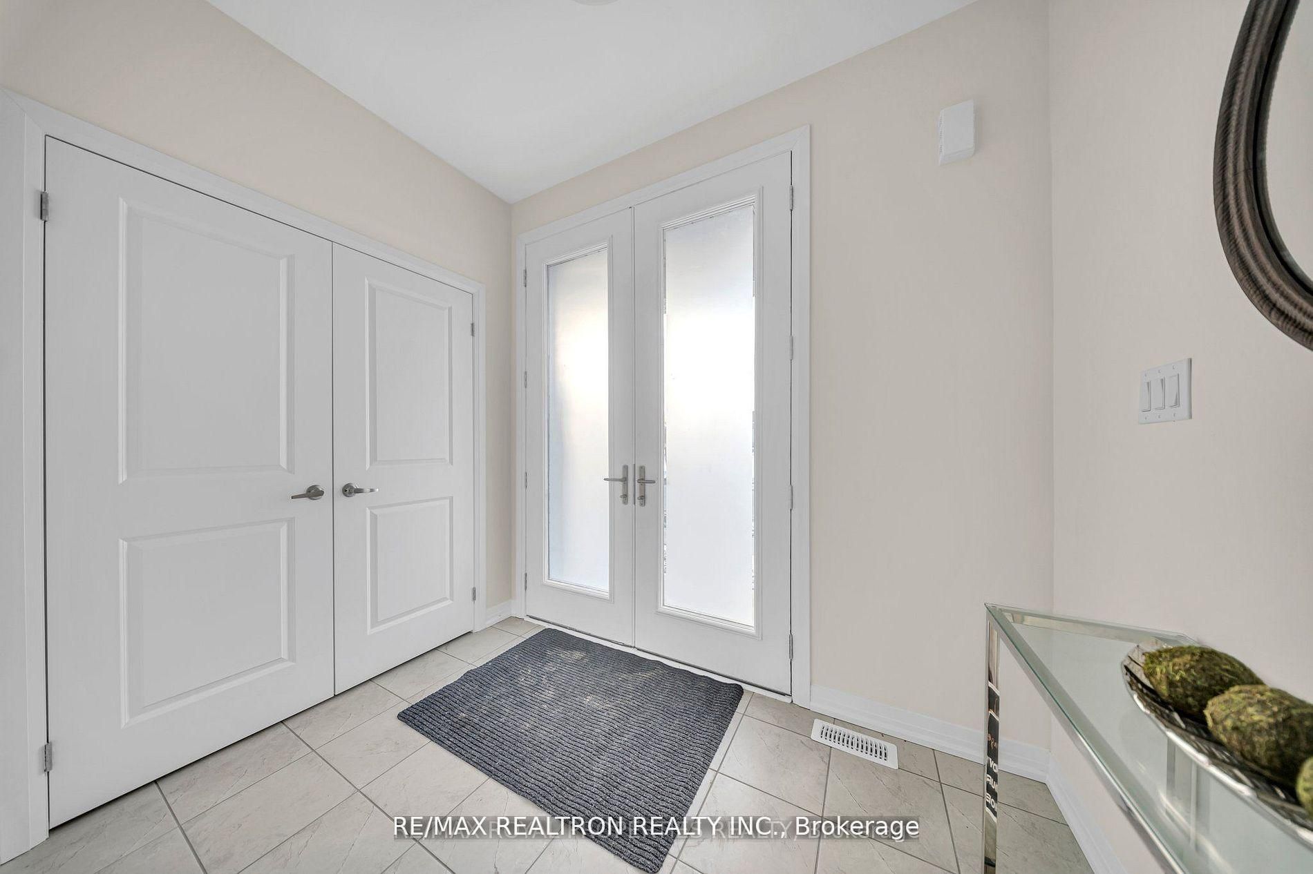 1053 Zircon Manor