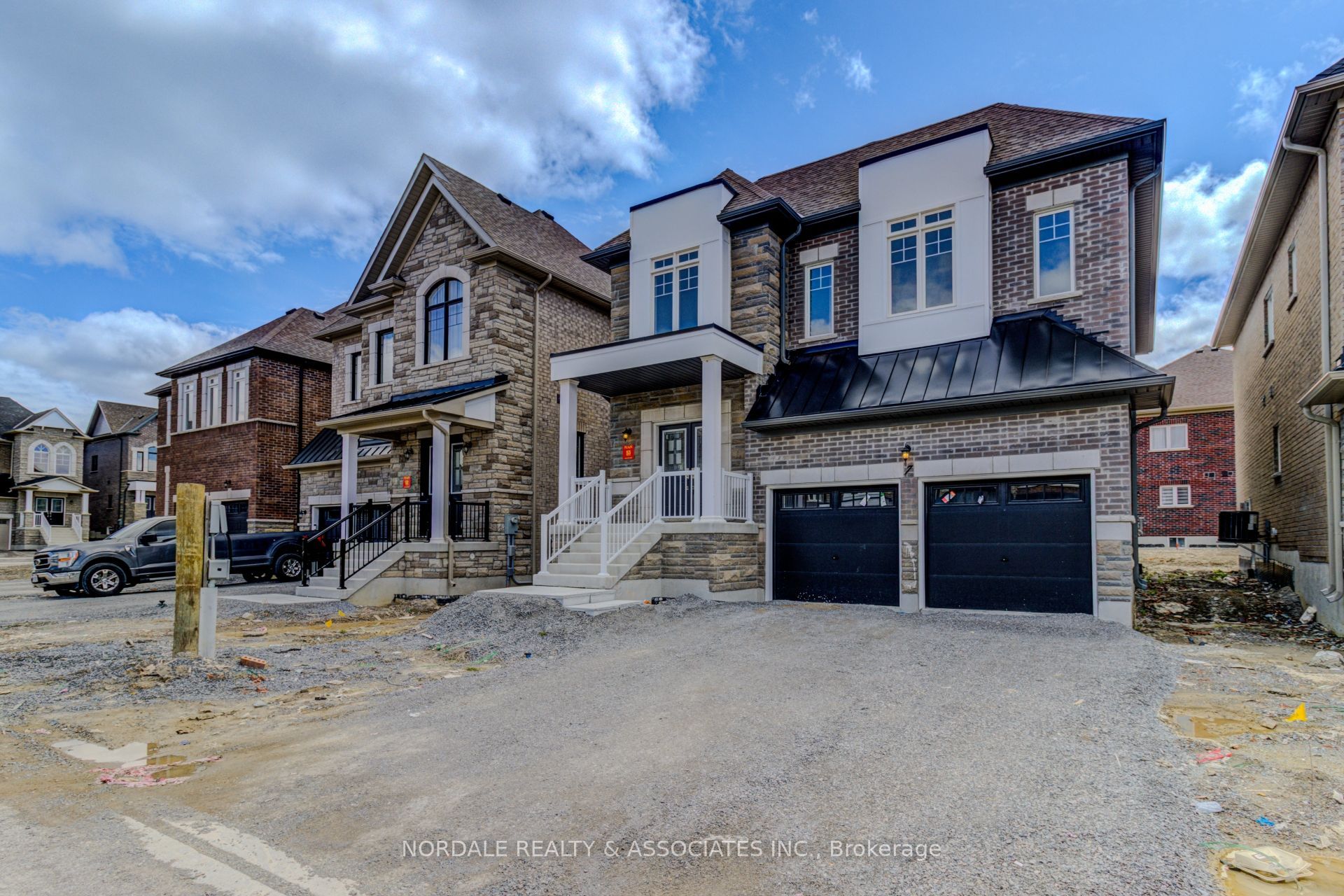 7 La Reine Avenue