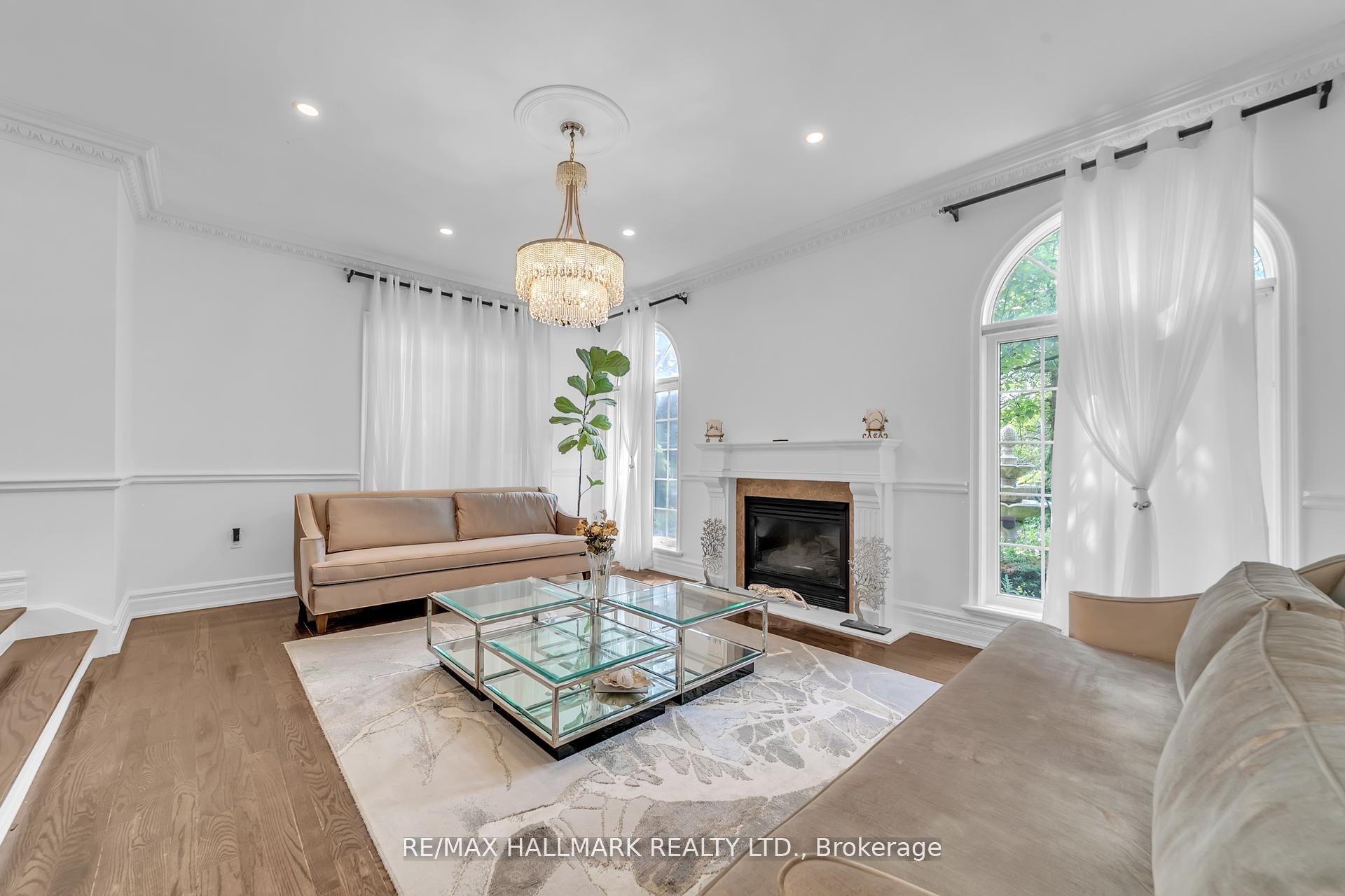 384 Kennedy Street W