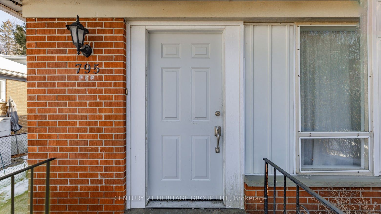 795 Greenfield Crescent