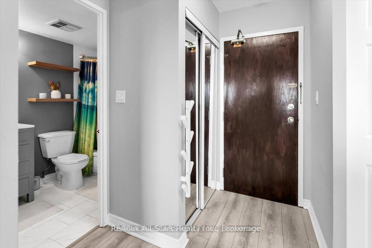 711 Rossland Road E 1002
