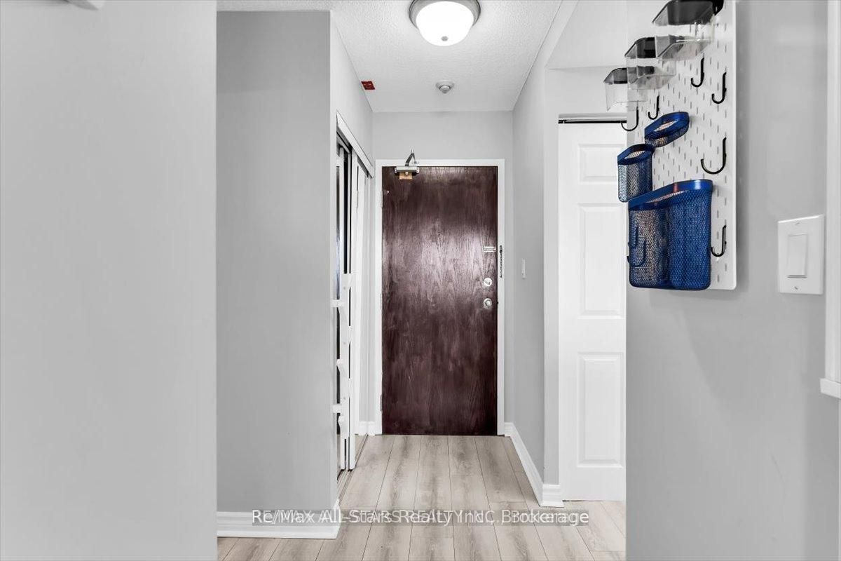 711 Rossland Road E 1002