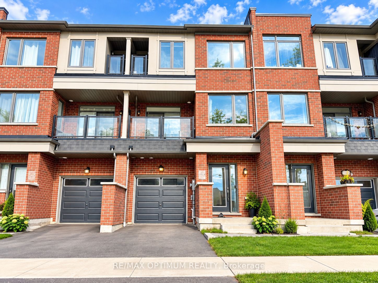 2004 Cameron Lott Crescent