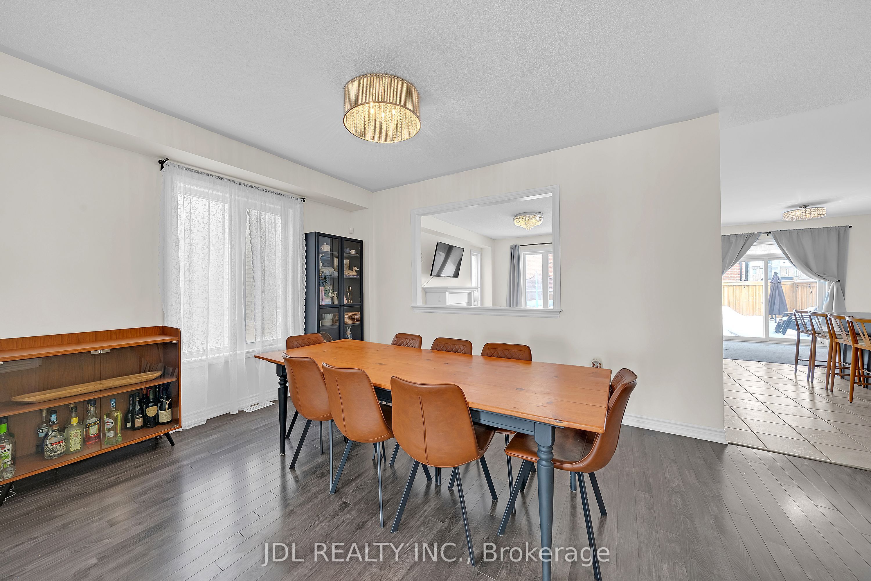 376 Miller Park Avenue