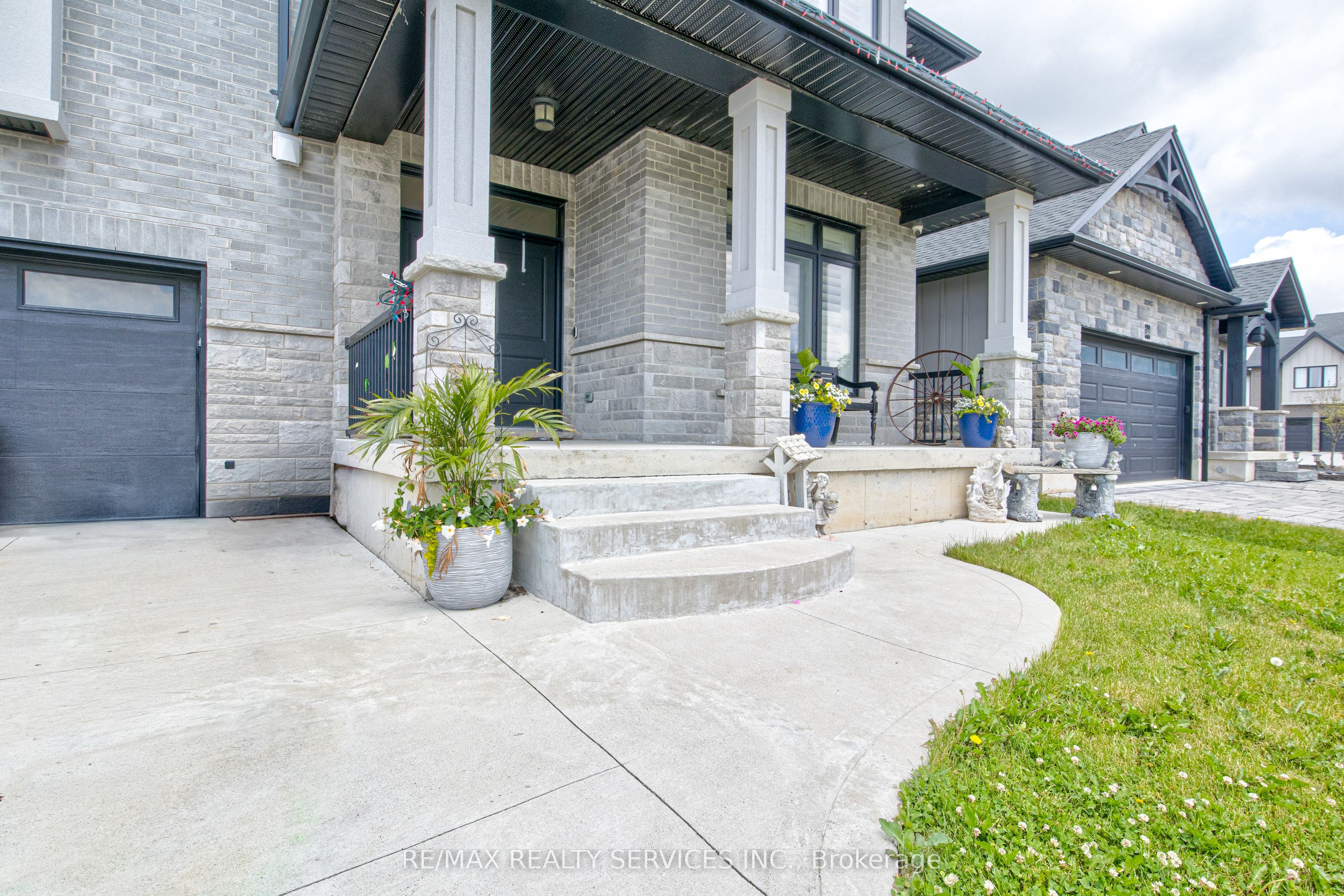 240 Tamarack Blvd Boulevard