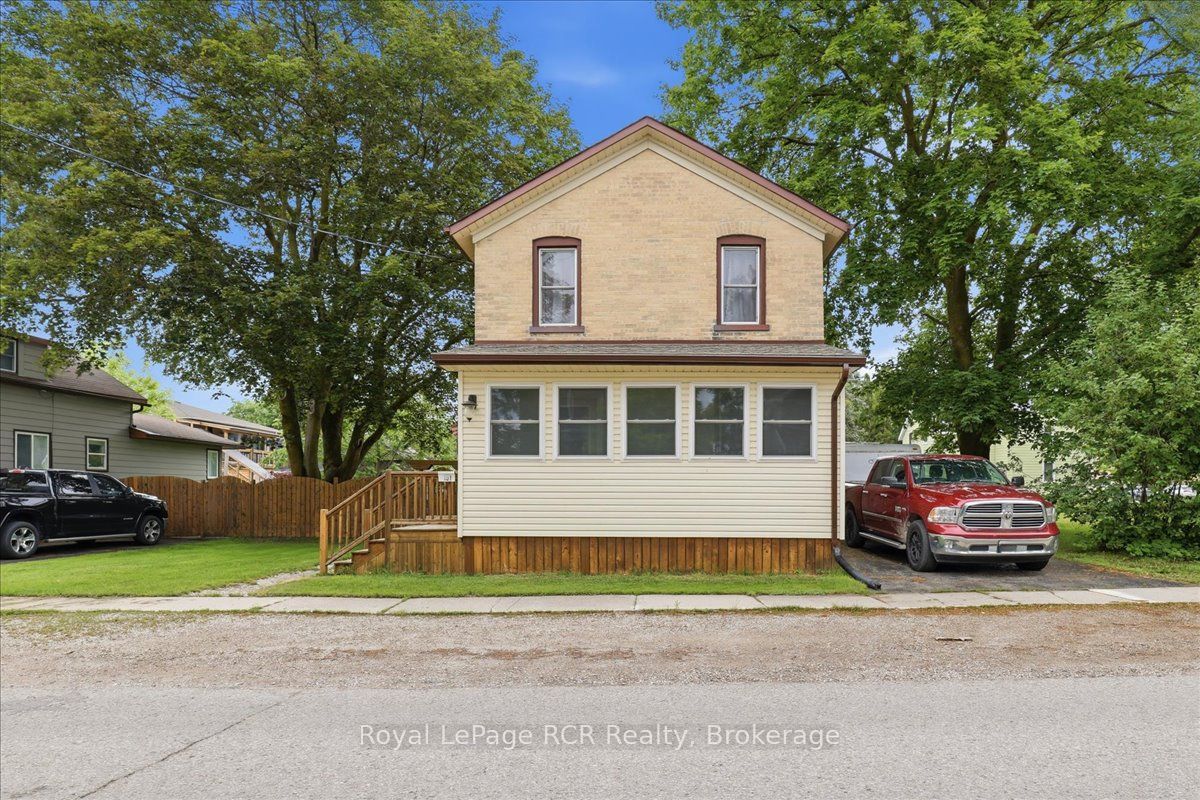 161 Livingstone Avenue N