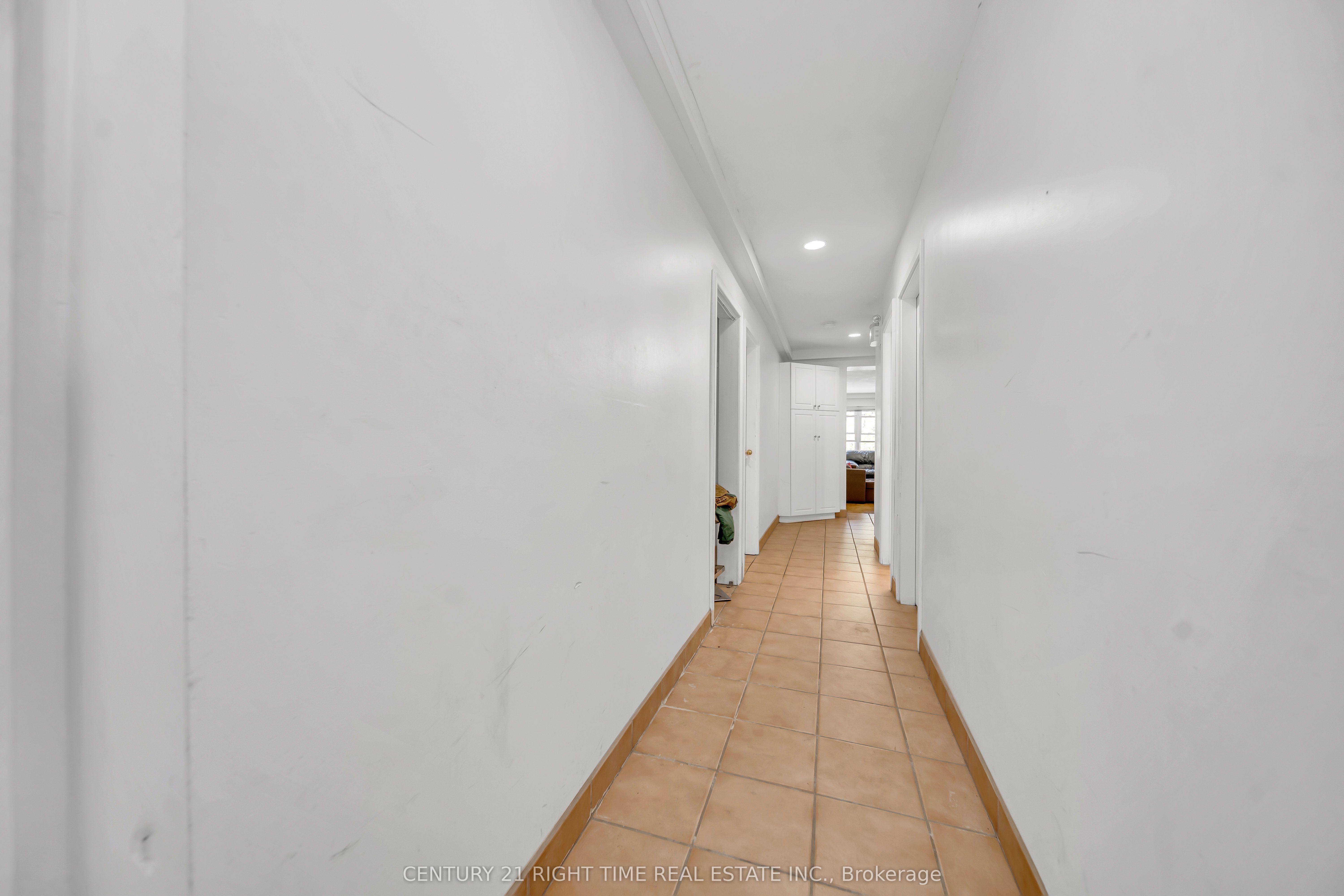 24 Columbia Street W