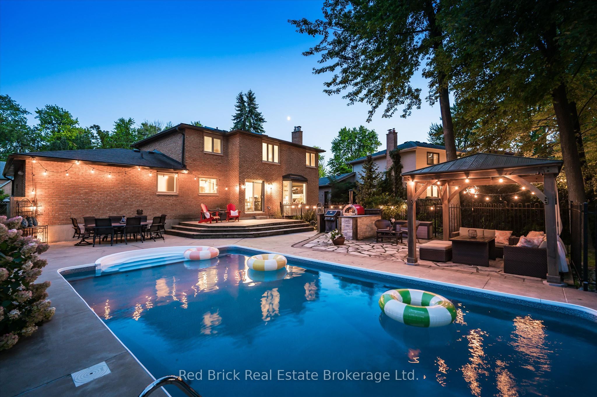 8 Sugarbush Place