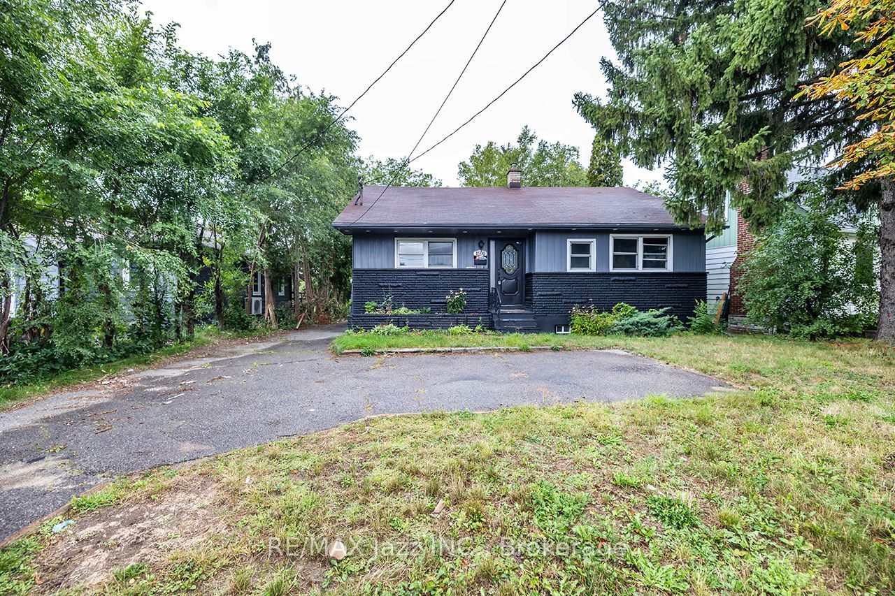 1500 Simcoe Street N