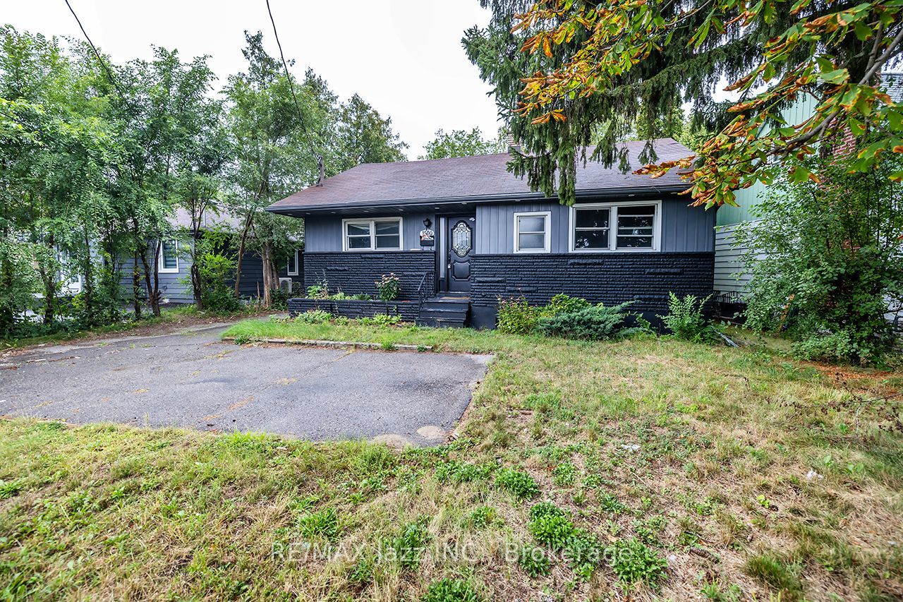 1500 Simcoe Street N