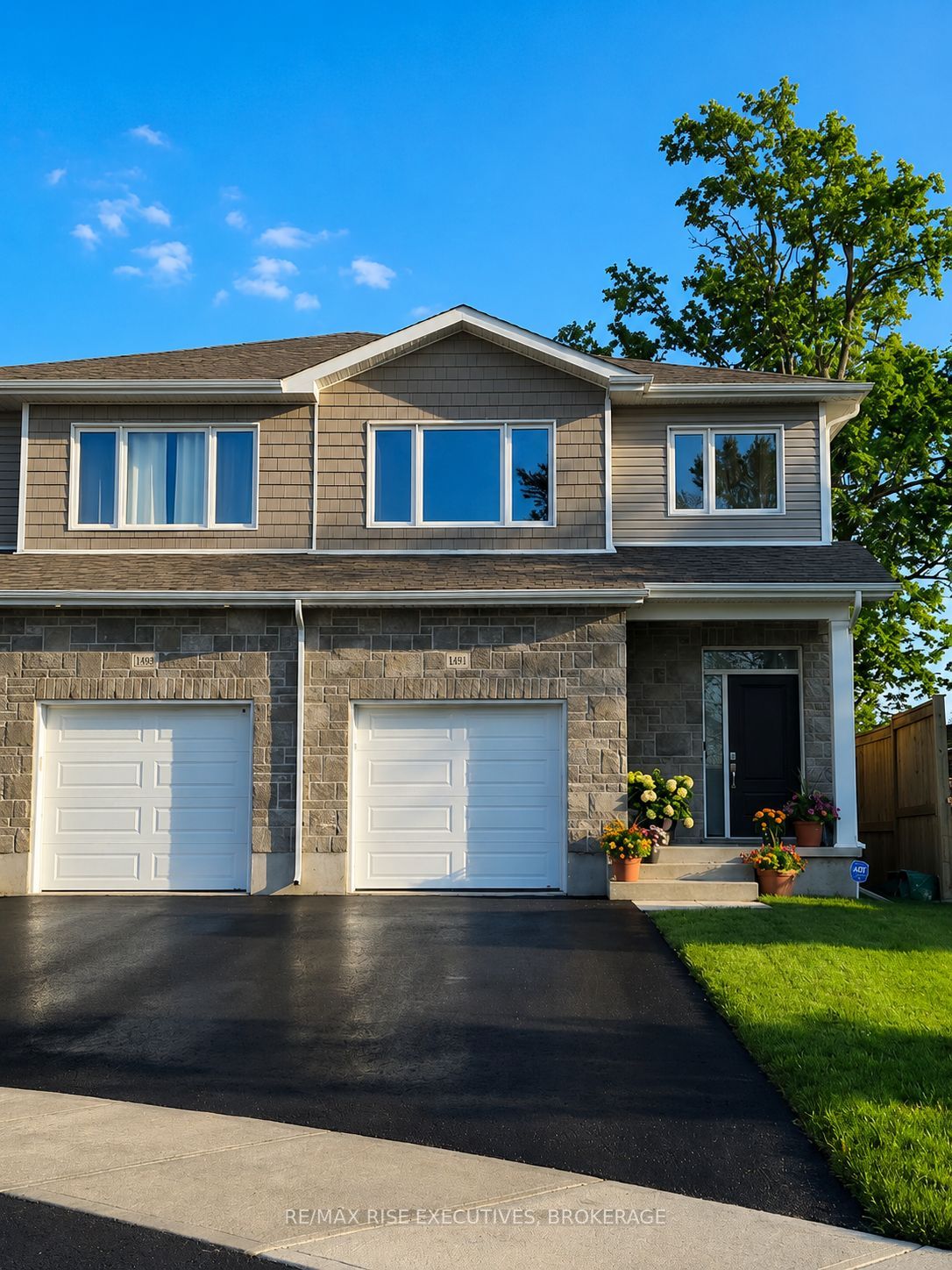 1201 Max Crescent
