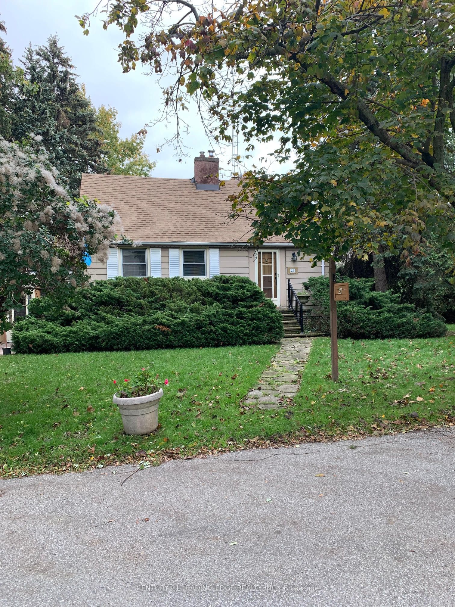 21 Faircroft Boulevard