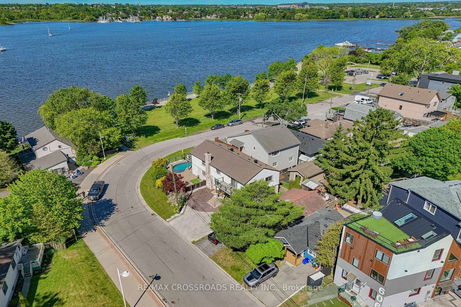 661 Front Road