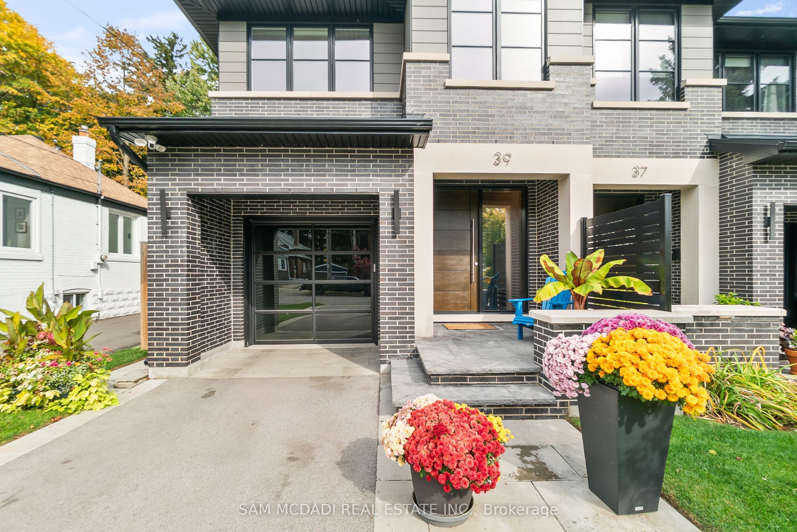 39 Oakwood Avenue N