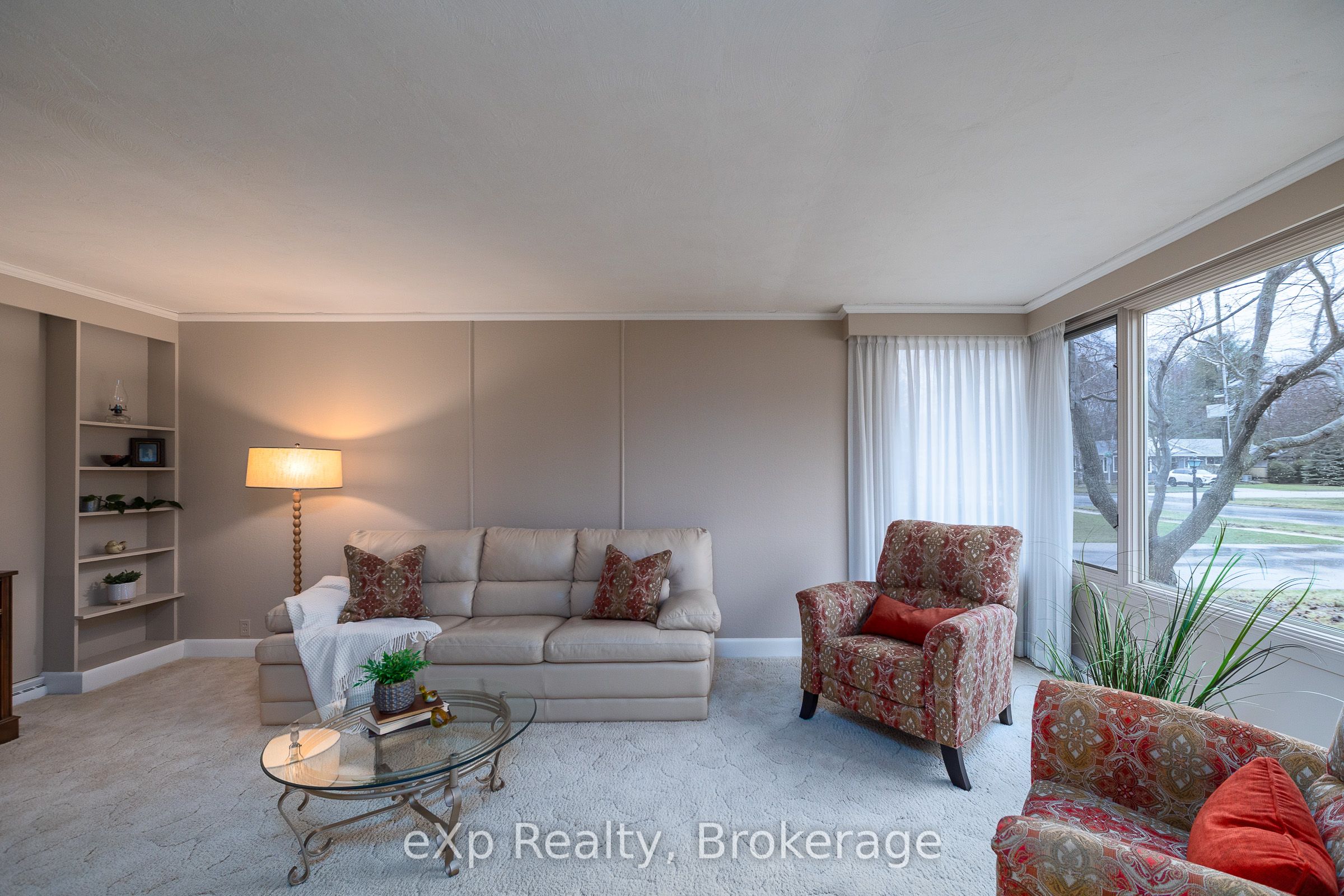 570 7th Street W