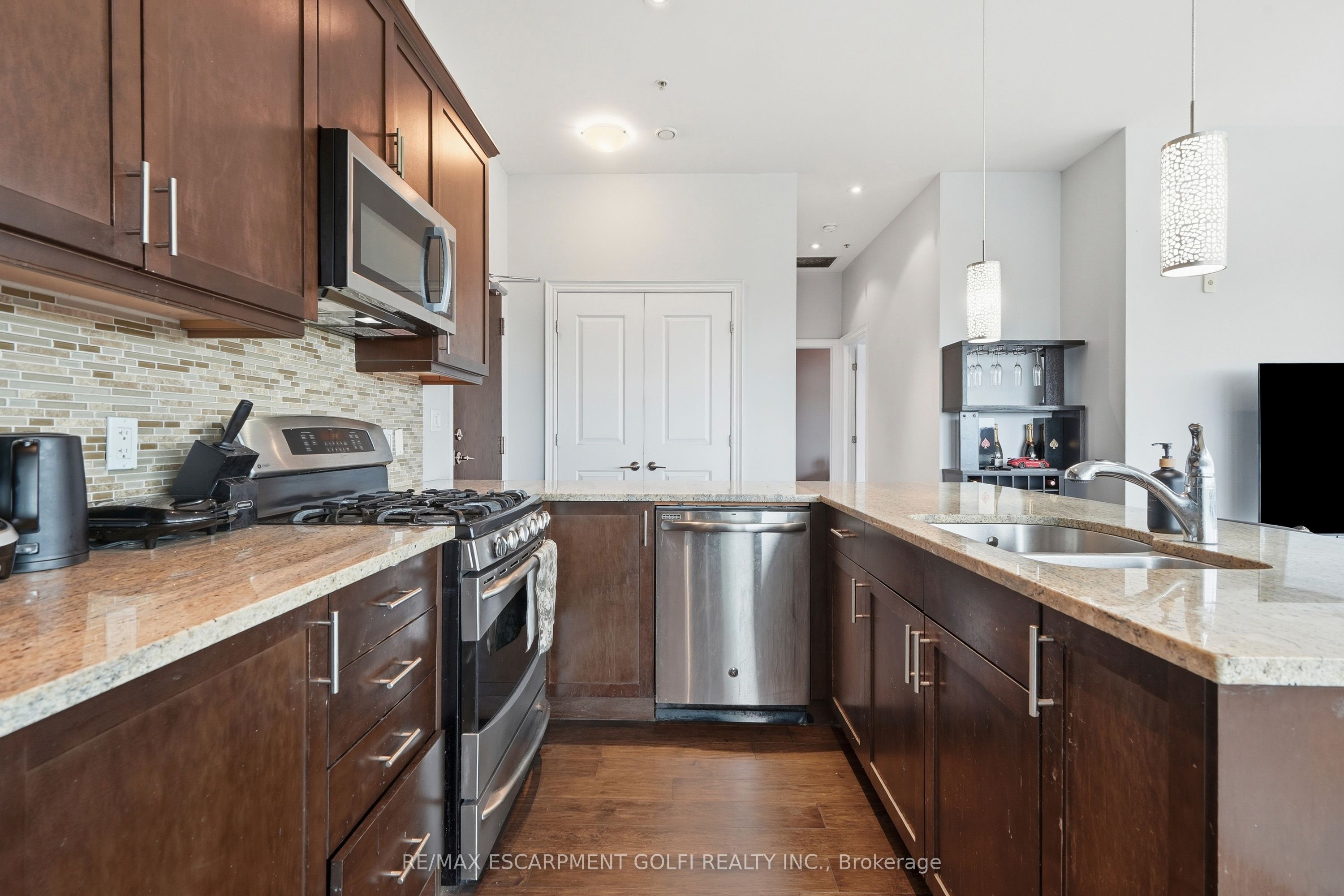 50 Murray Street W 403