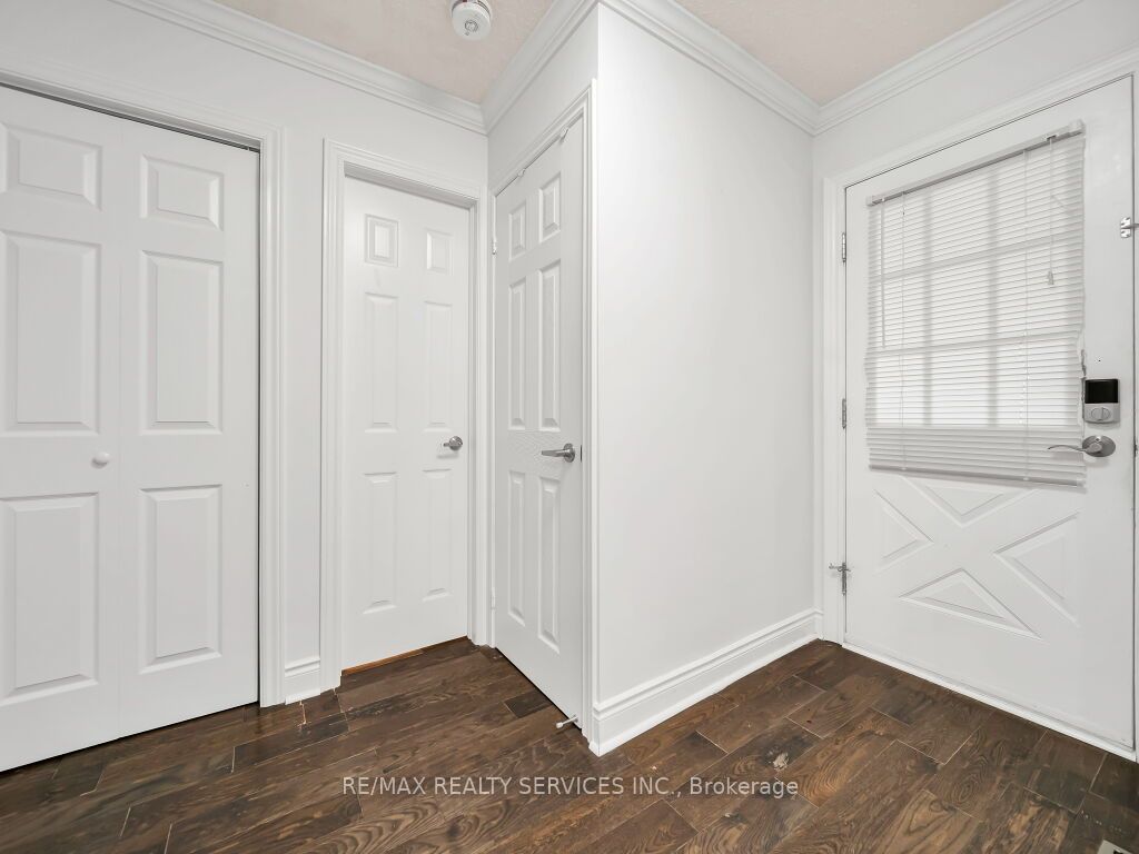3079 Bartholomew Crescent