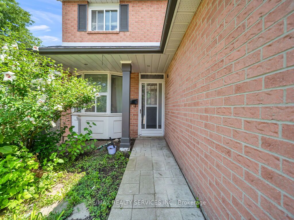 3079 Bartholomew Crescent