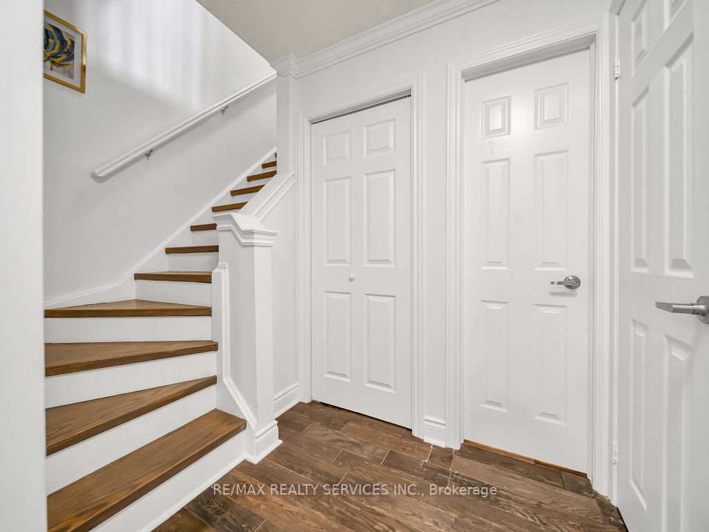 3079 Bartholomew Crescent