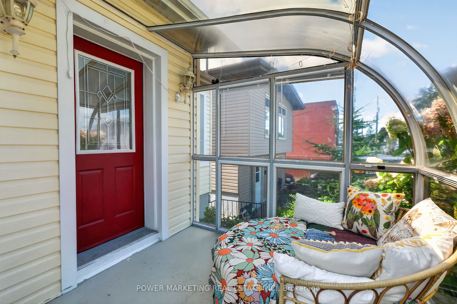 318 Shakespeare Street