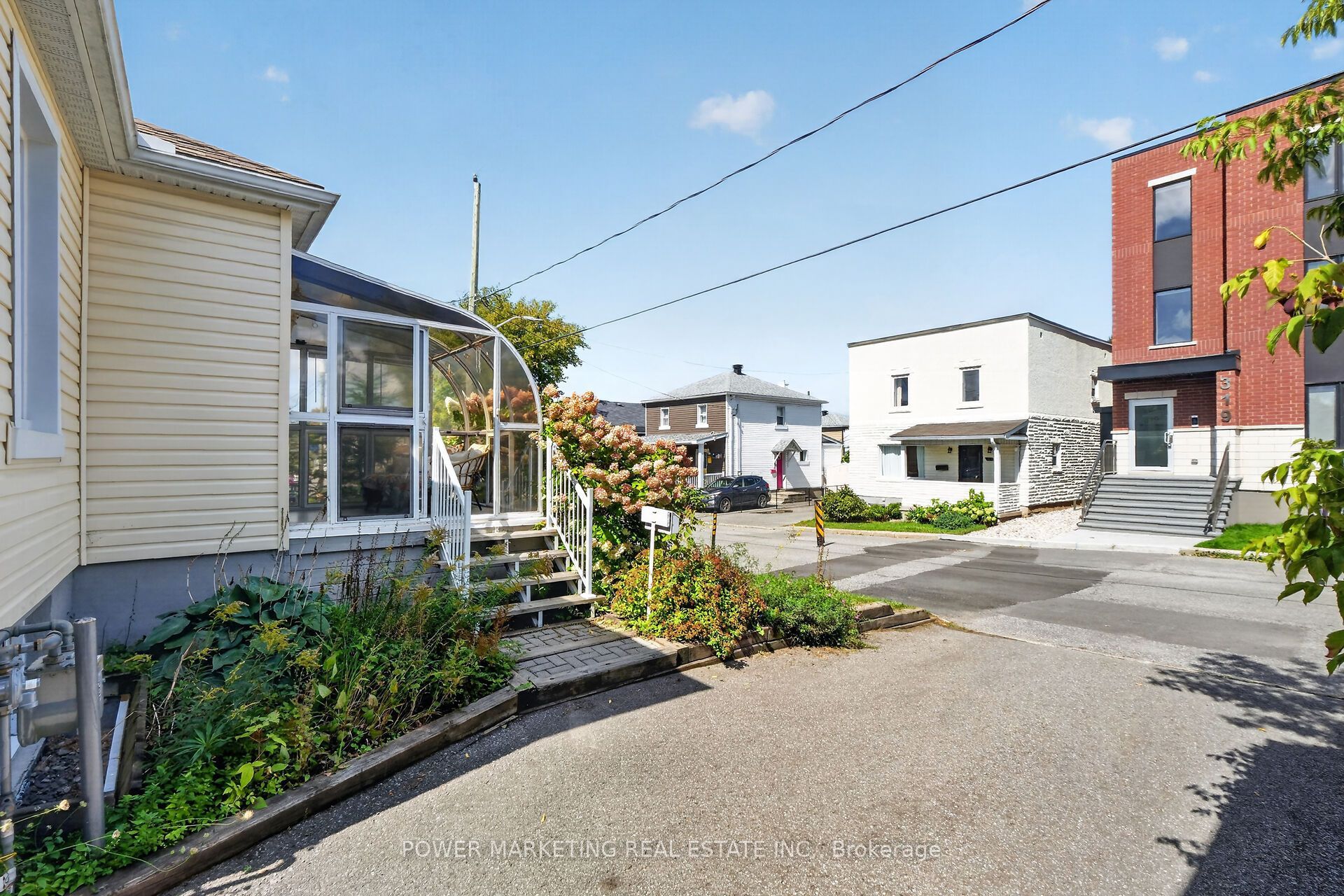 318 Shakespeare Street
