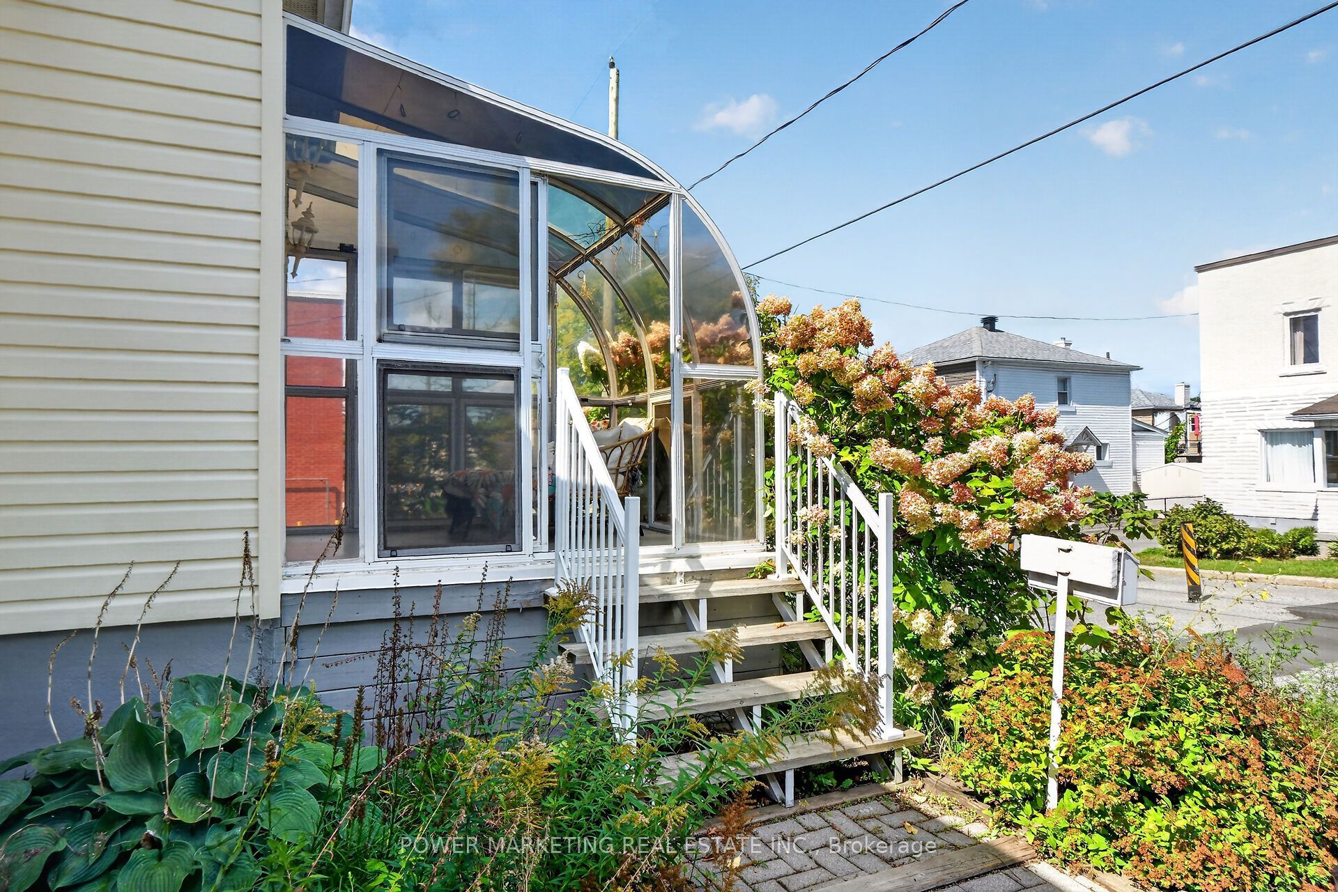 318 Shakespeare Street