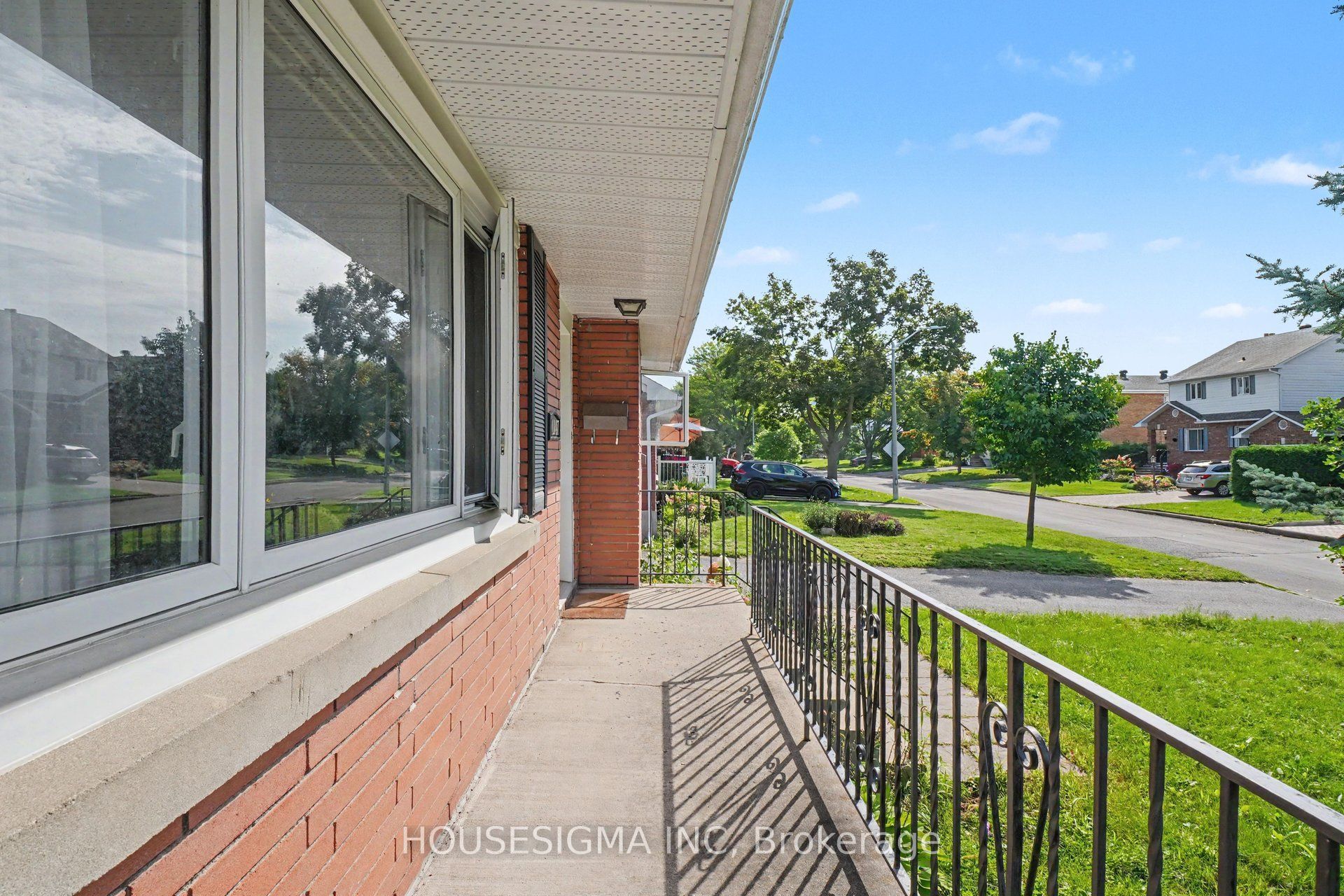 1047 Richard Avenue