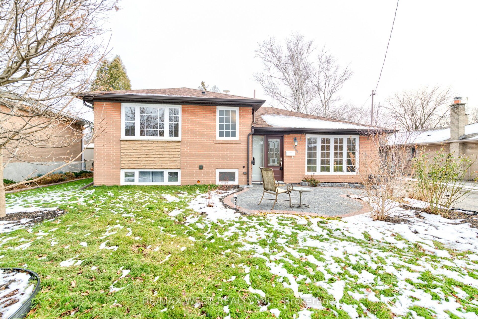 1328 Pinegrove Road