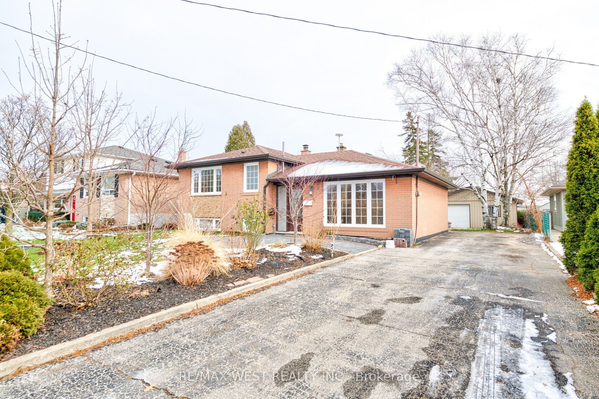 1328 Pinegrove Road