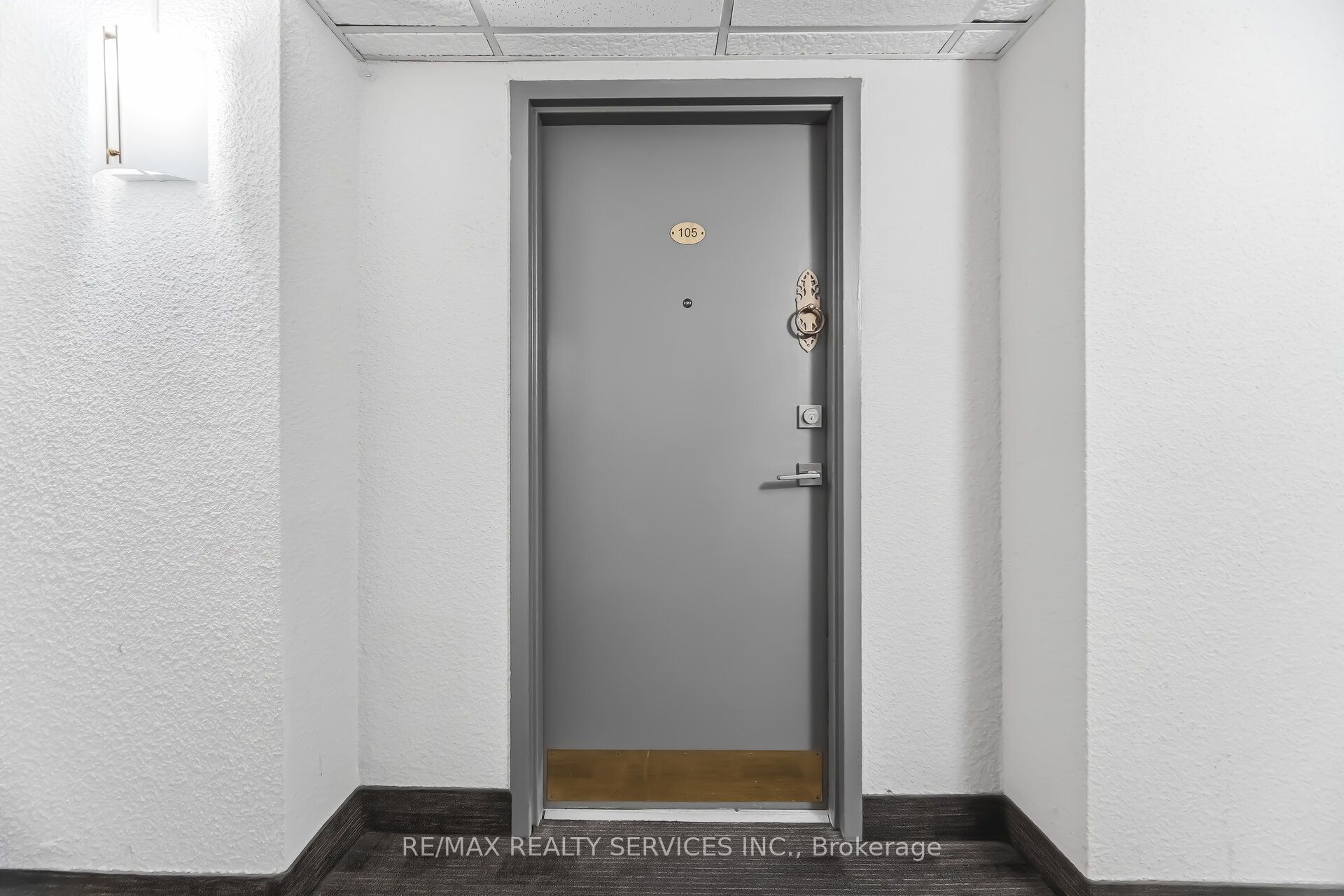 580 Mary Street E 105