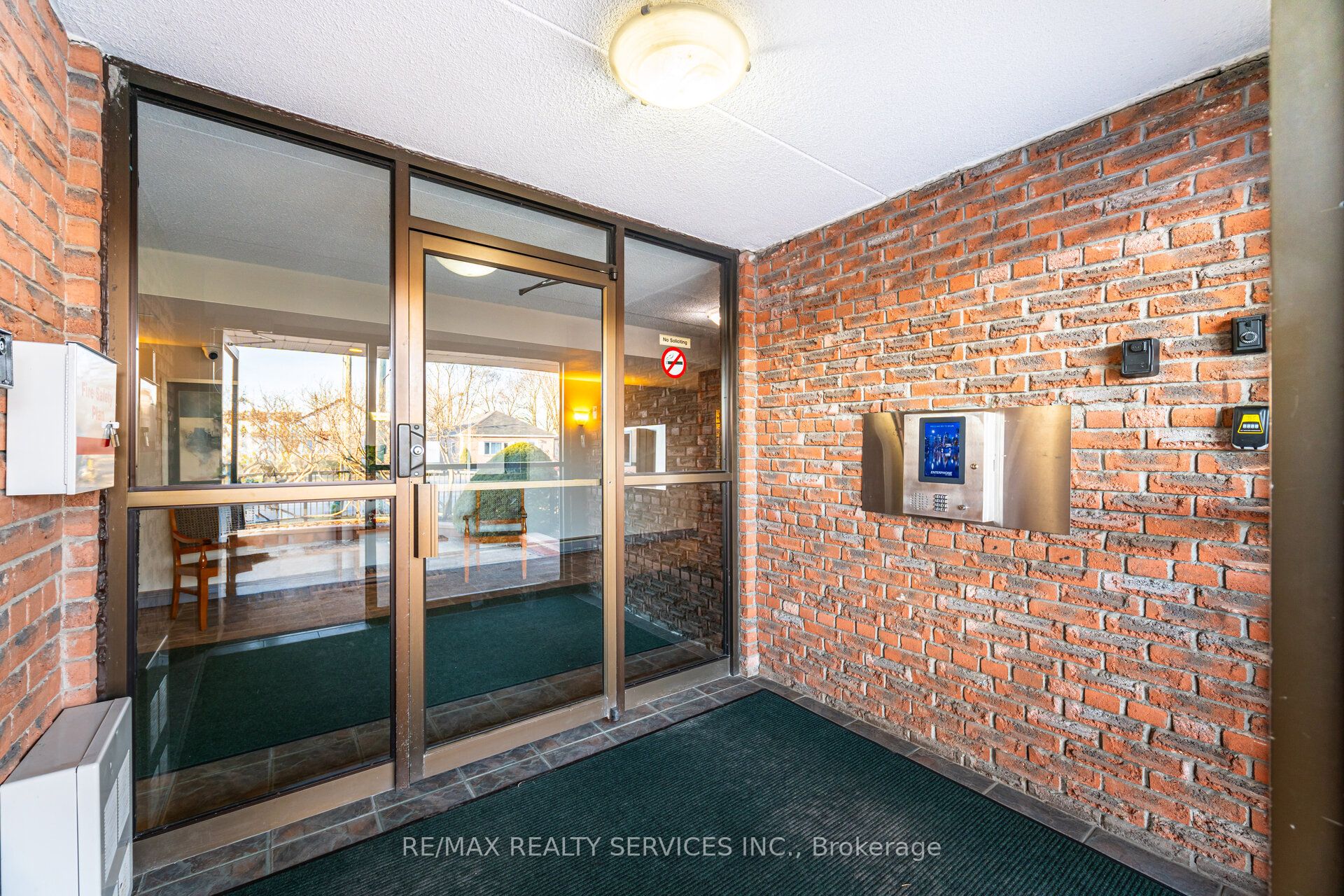 580 Mary Street E 105