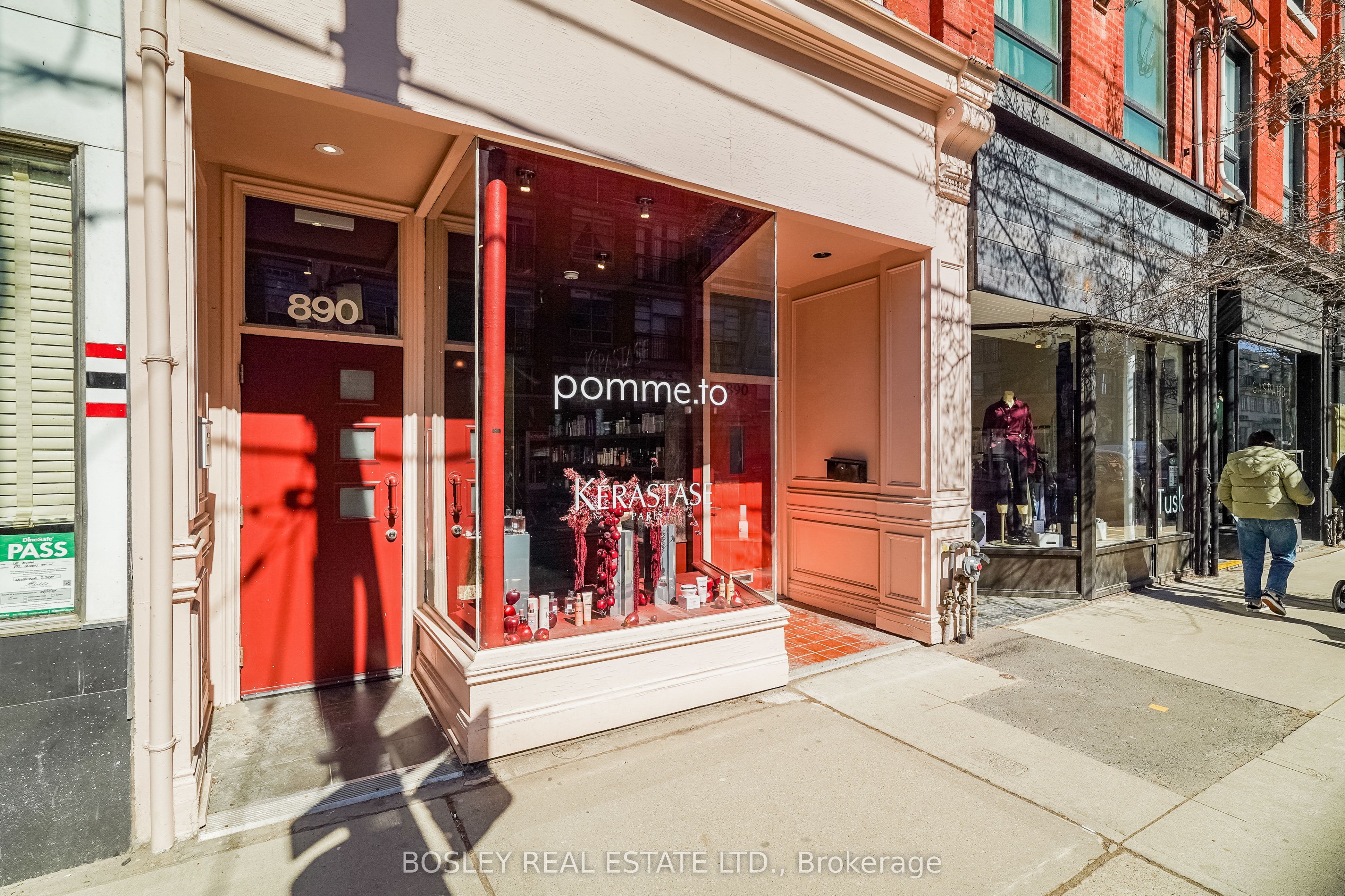 890 Queen Street W