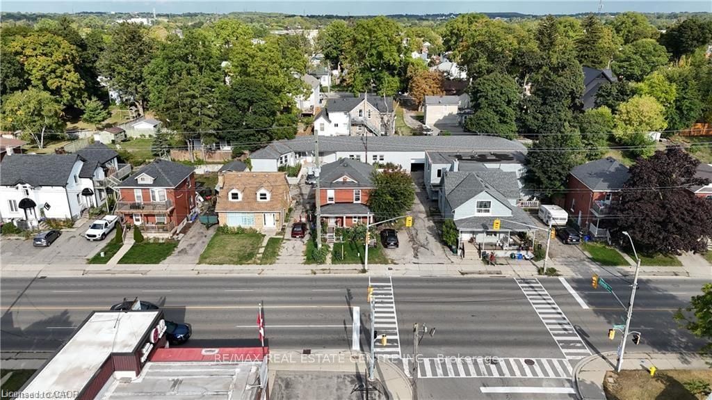 225 ,229,231 Water Street N